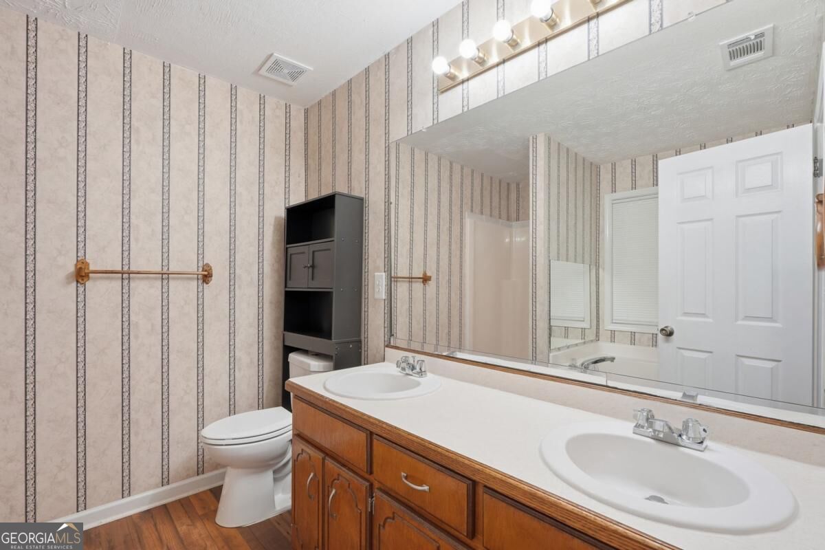 2072 Amberly Crossing Lane Property Photo 27