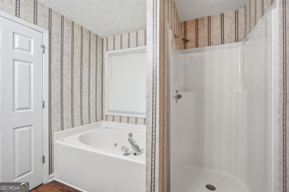 2072 Amberly Crossing Lane Property Photo 32