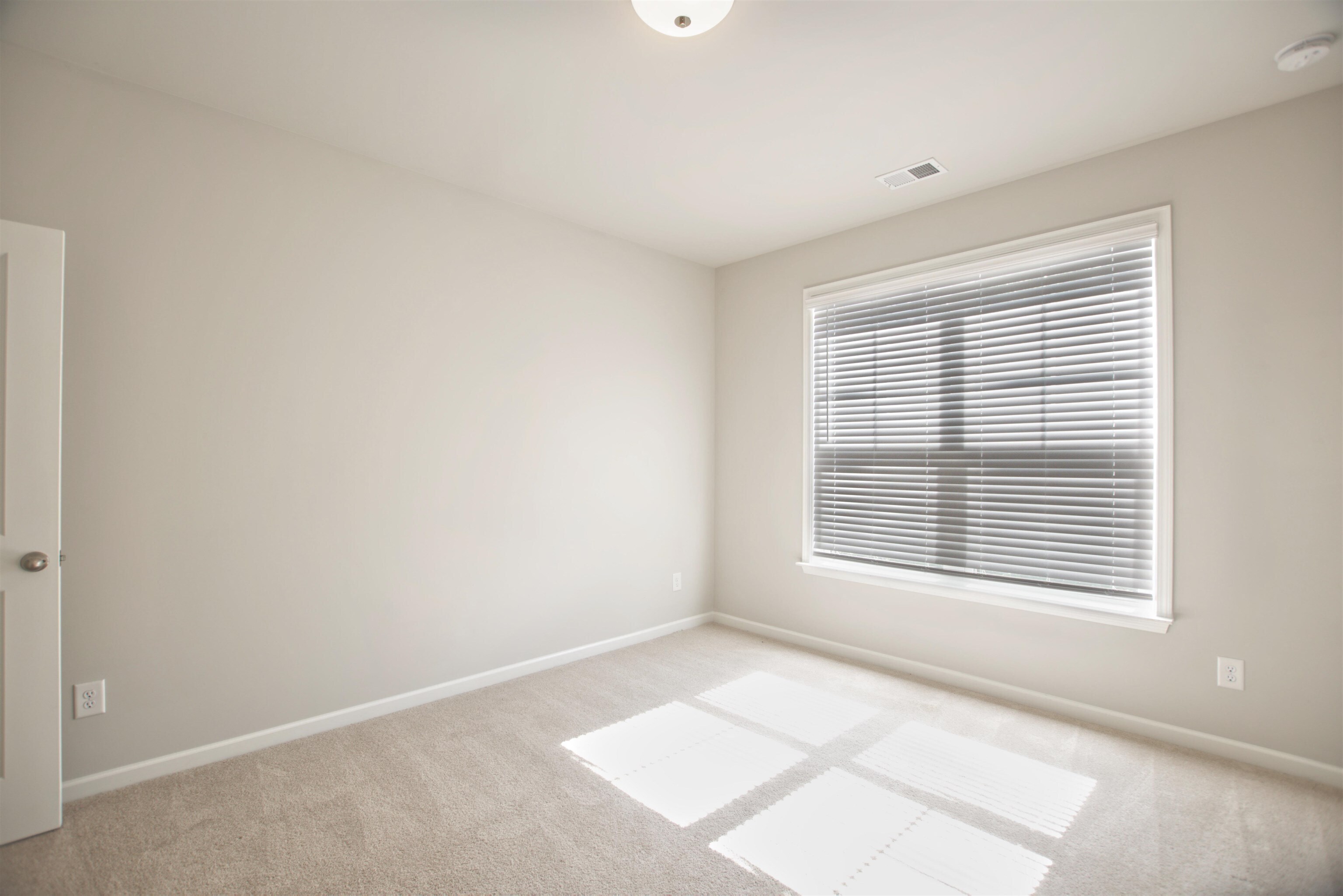1613 Falcon Crest Way Property Photo 5