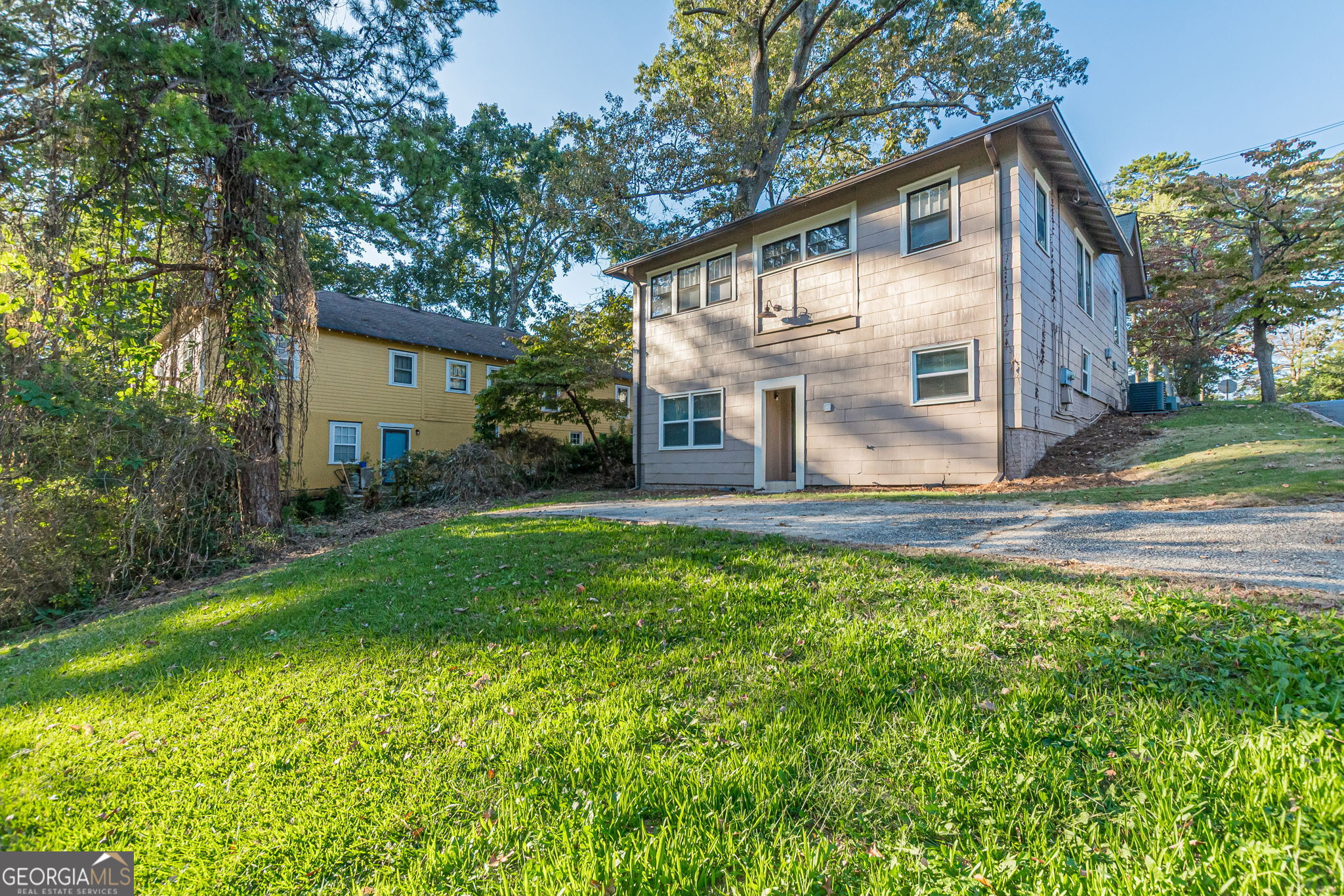 2034 Cambridge Avenue Property Photo 1