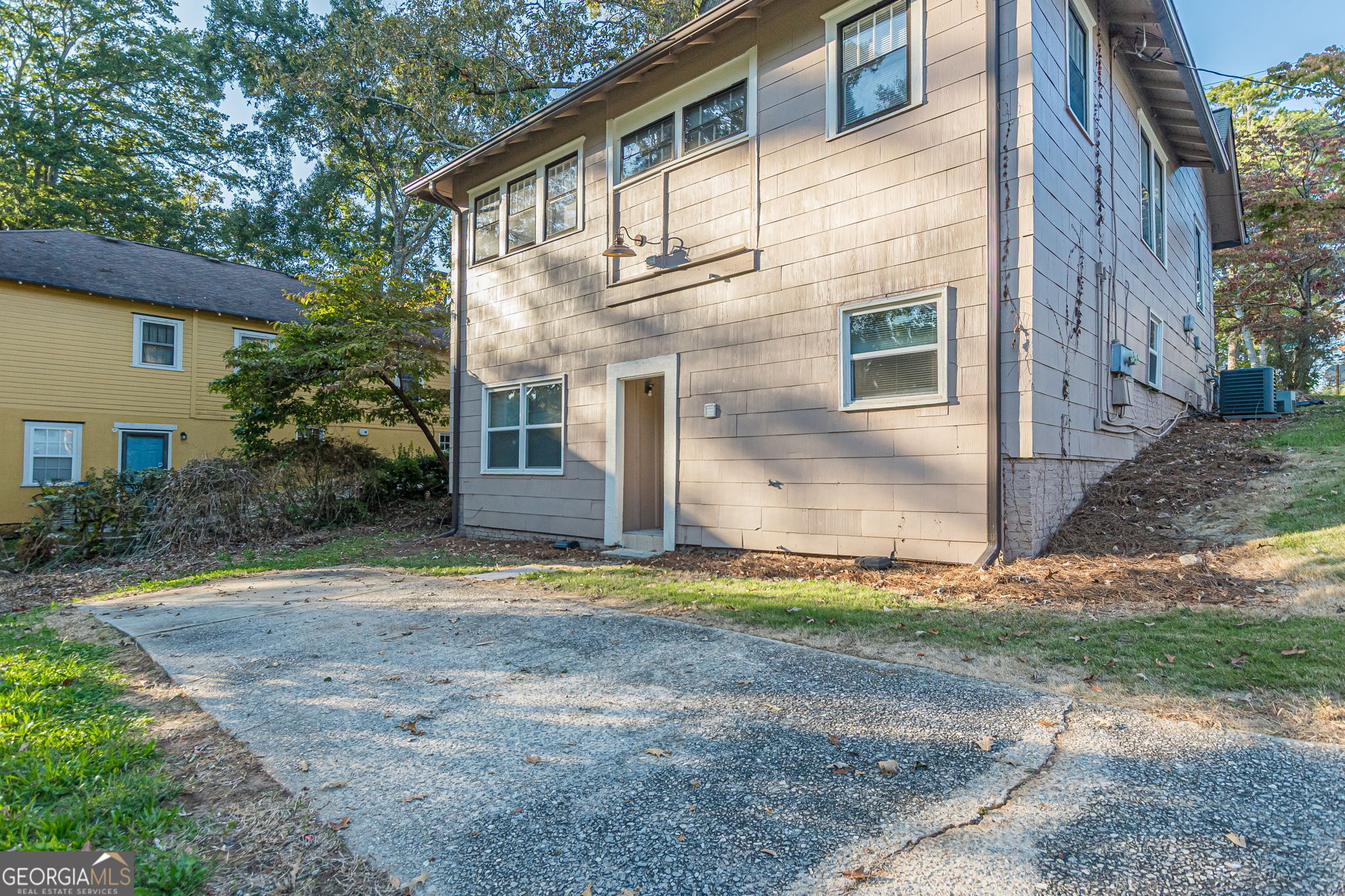 2034 Cambridge Avenue Property Photo 4