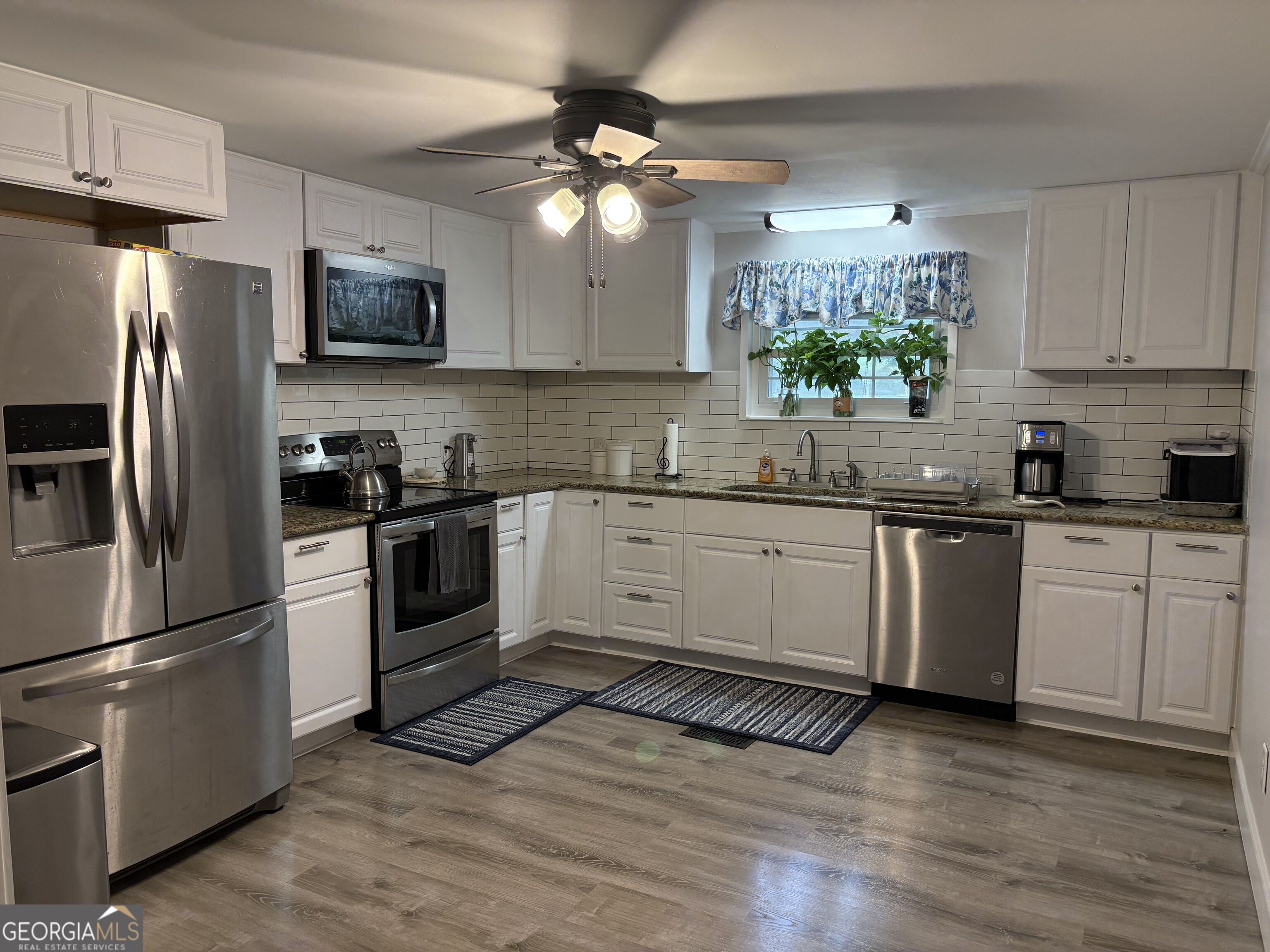 1041 Blue Springs Court Property Photo 6