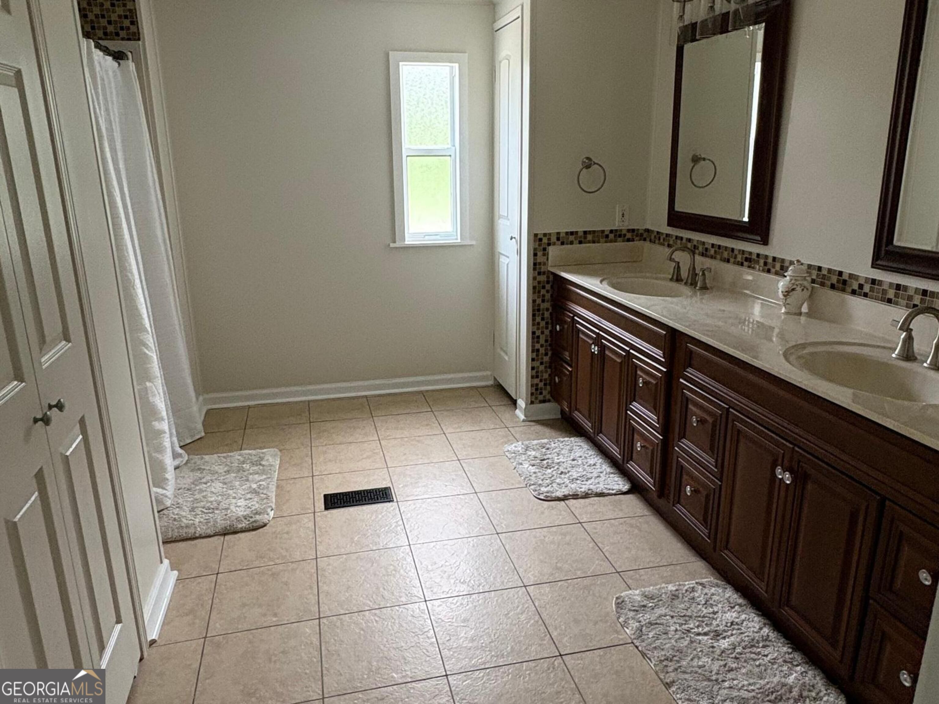 1041 Blue Springs Court Property Photo 12