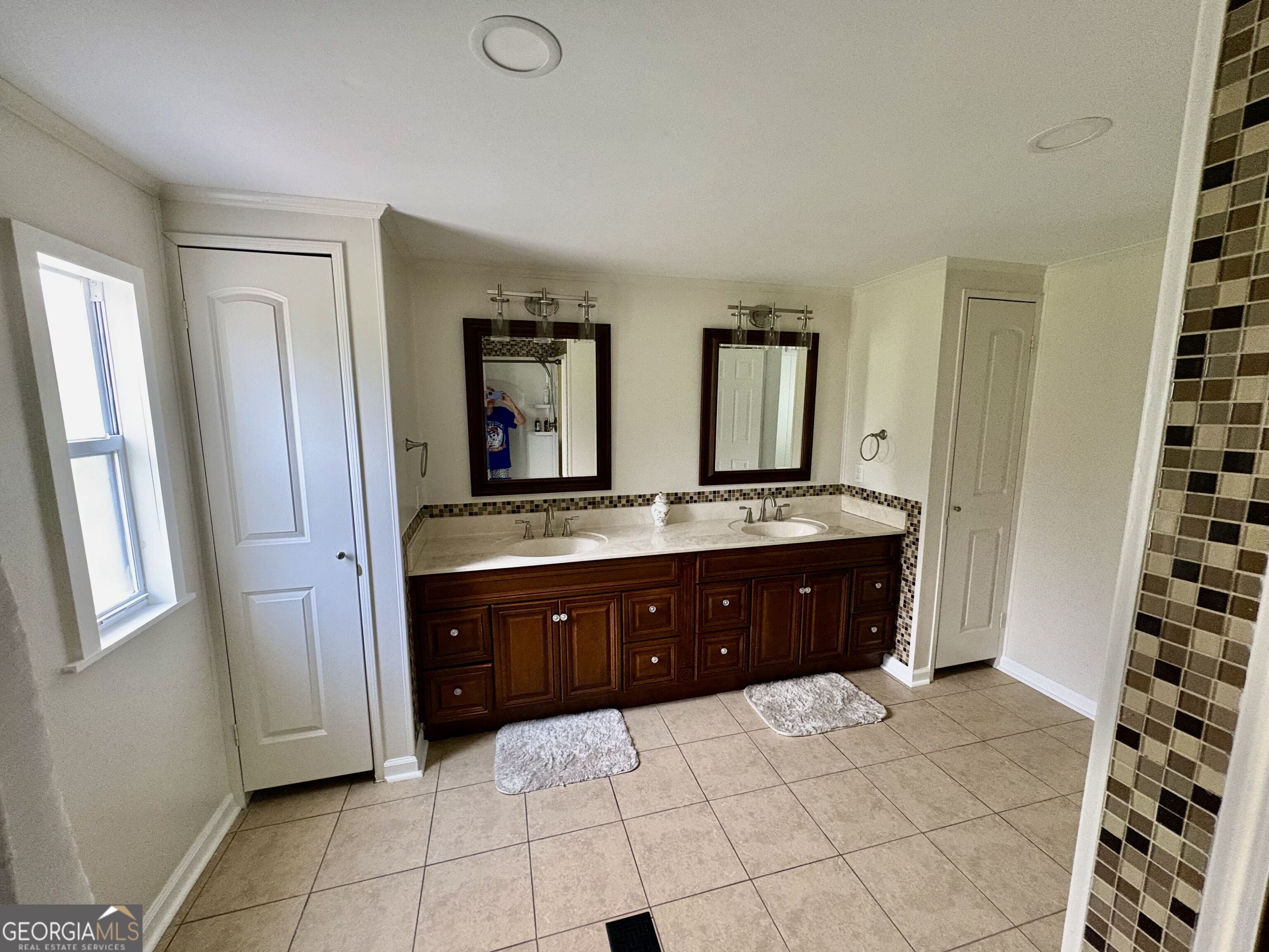 1041 Blue Springs Court Property Photo 13