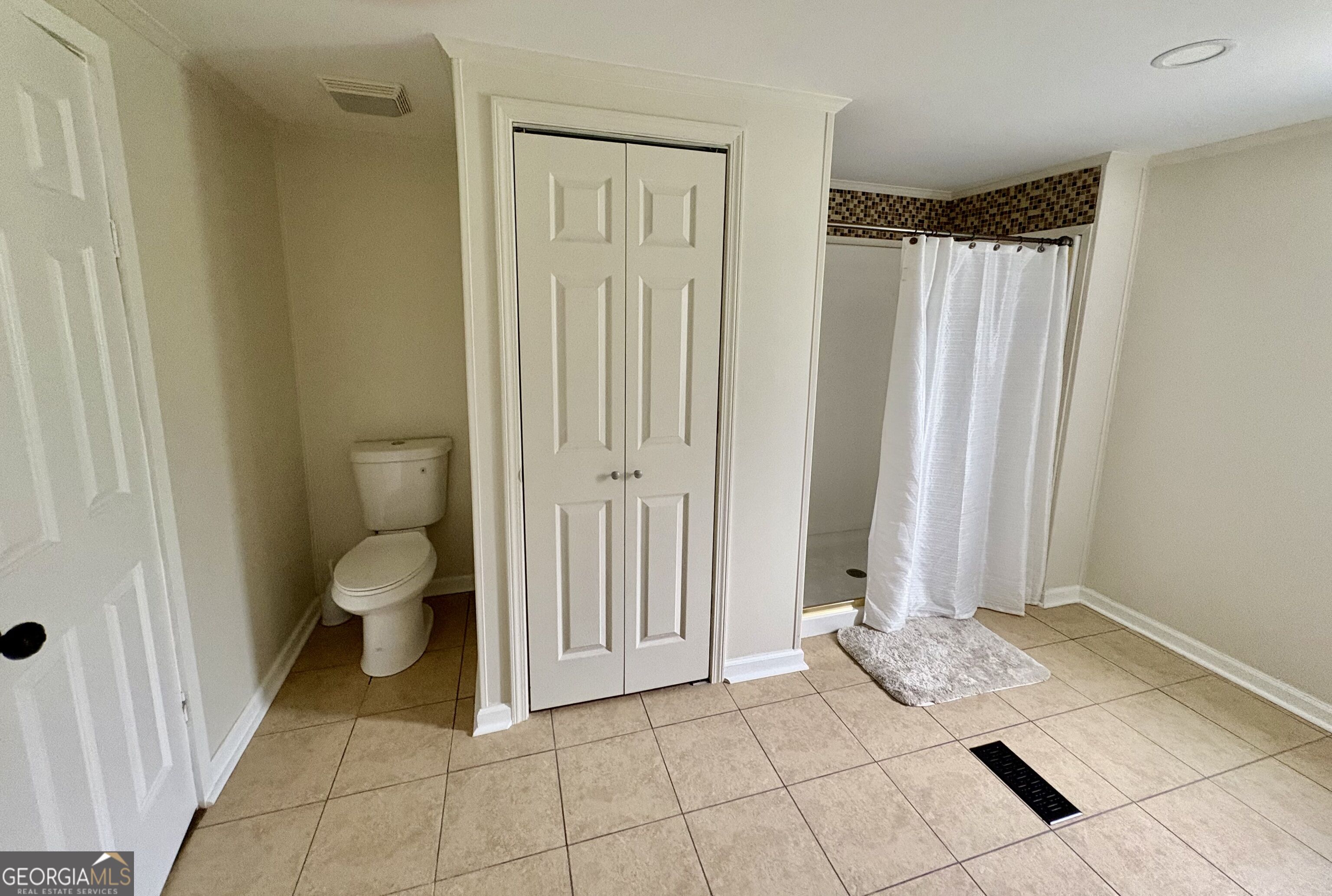 1041 Blue Springs Court Property Photo 14