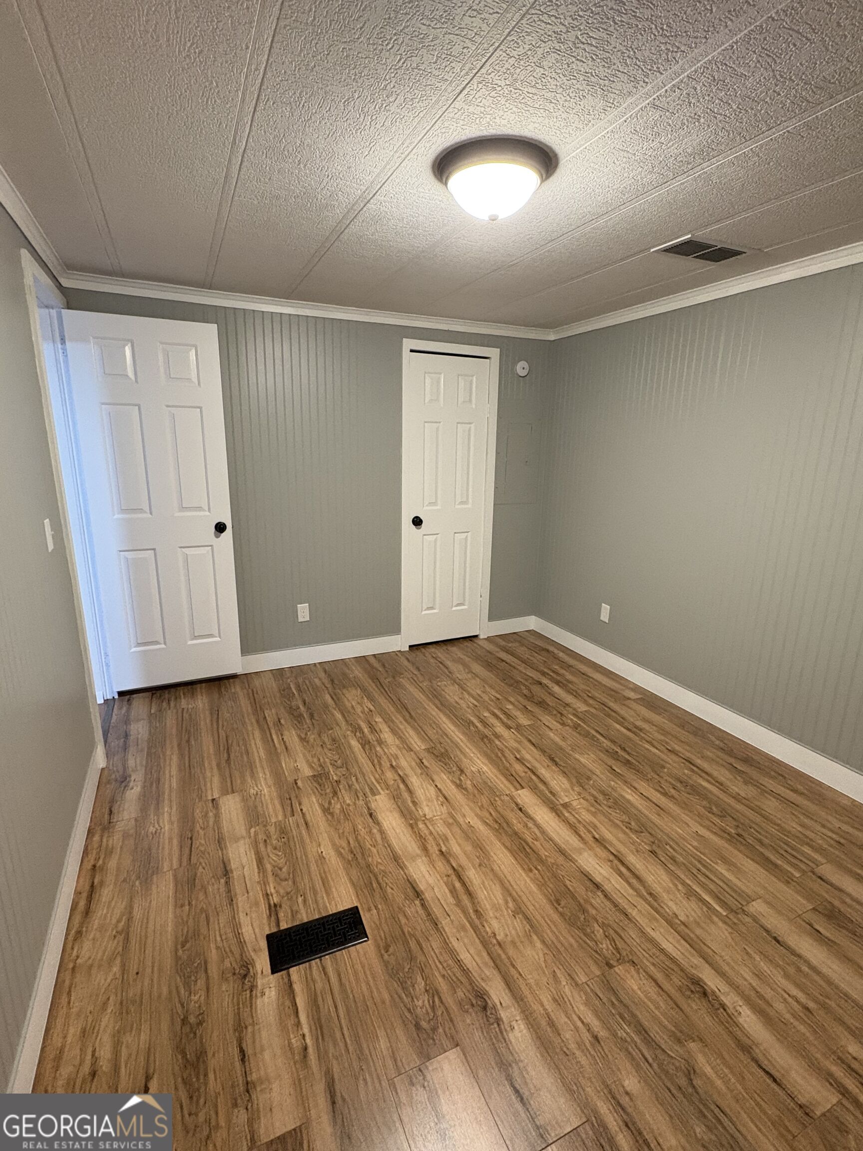 1041 Blue Springs Court Property Photo 18