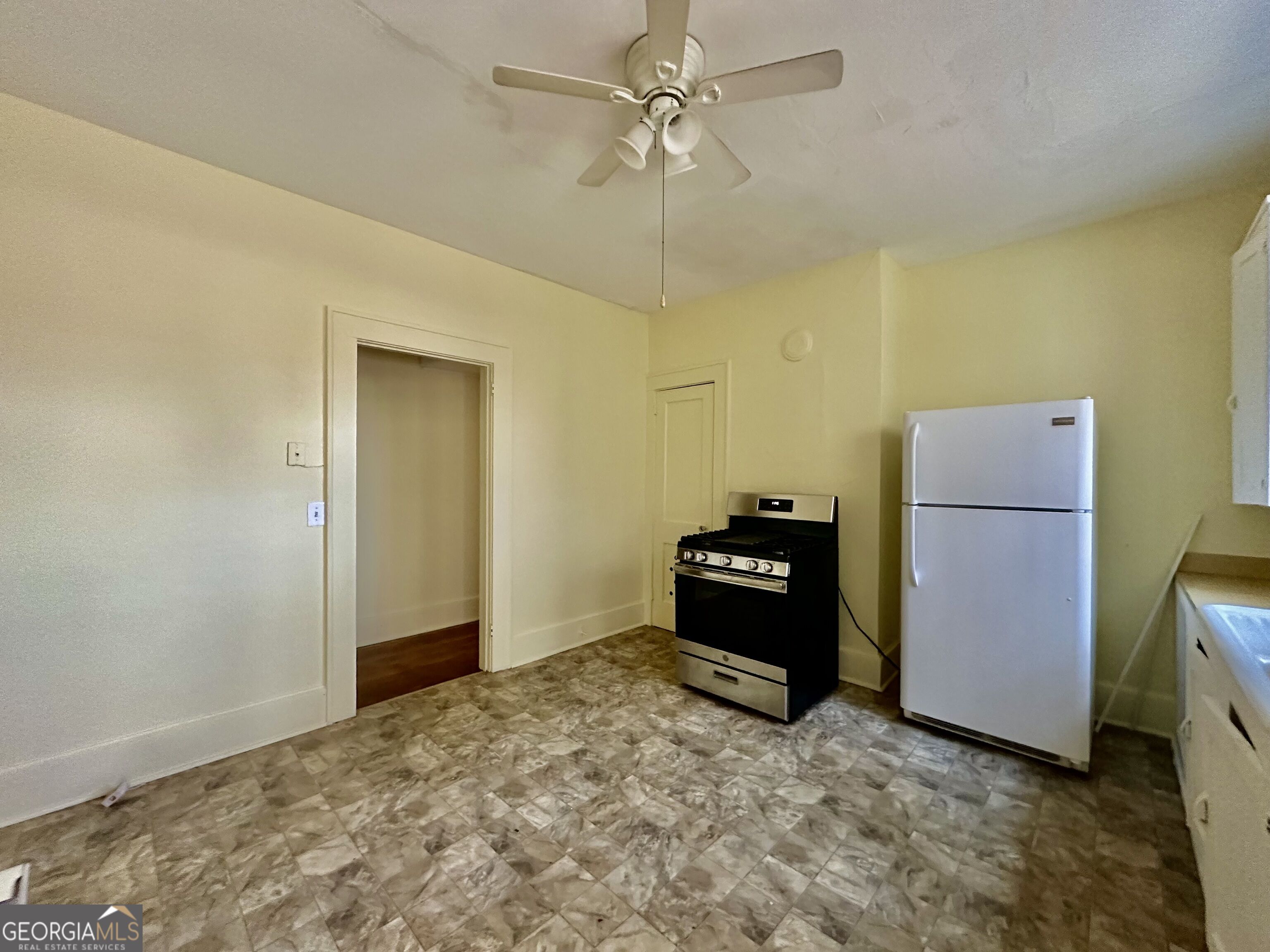 403 E Elm Street Property Photo 2