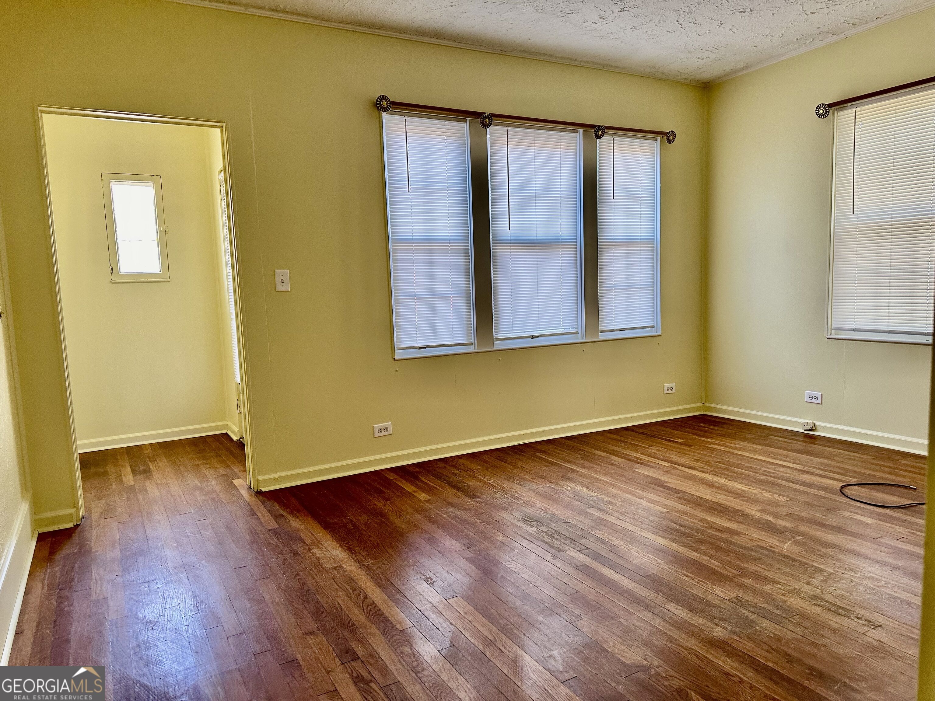 403 E Elm Street Property Photo 4