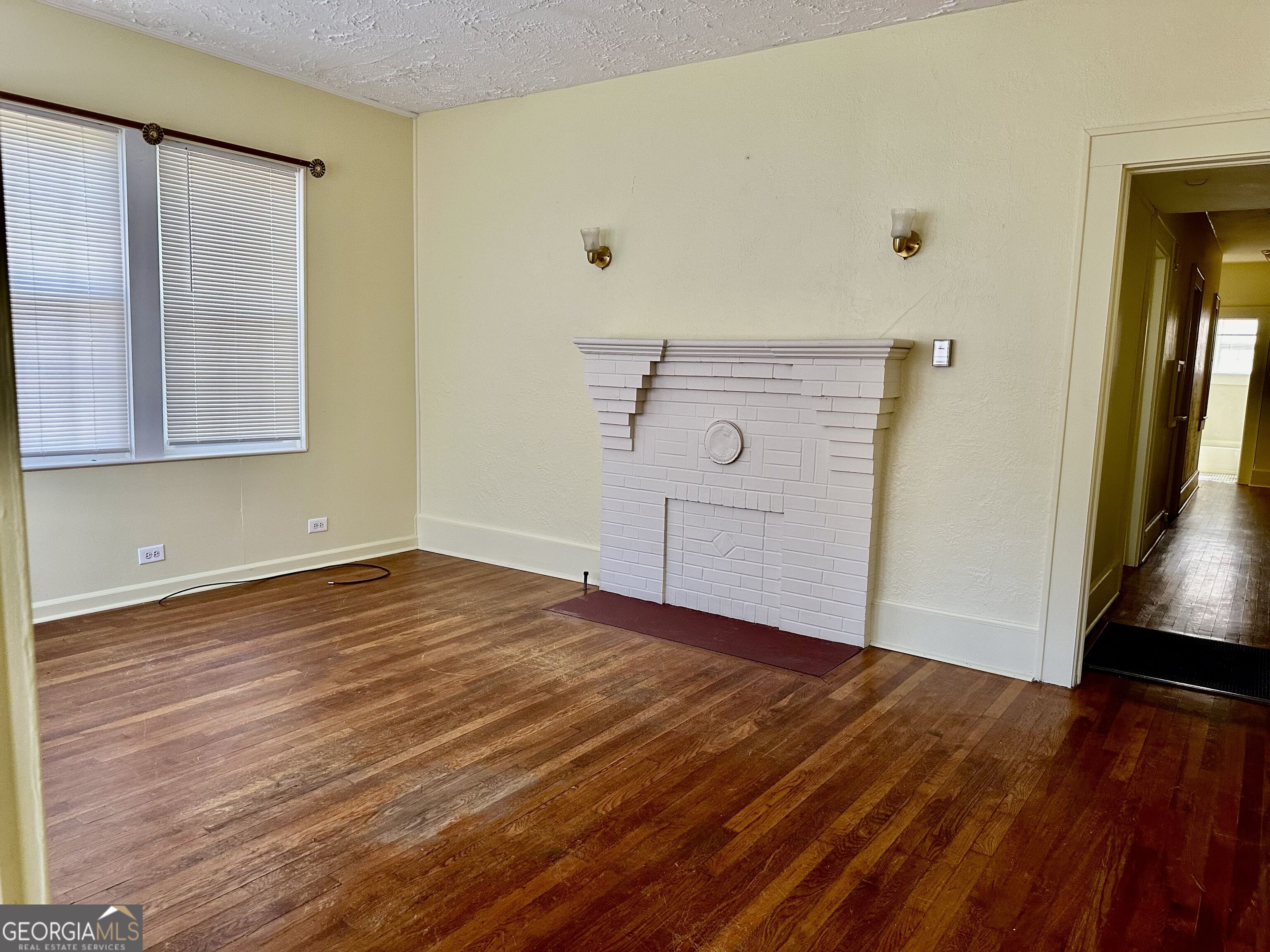 403 E Elm Street Property Photo 5