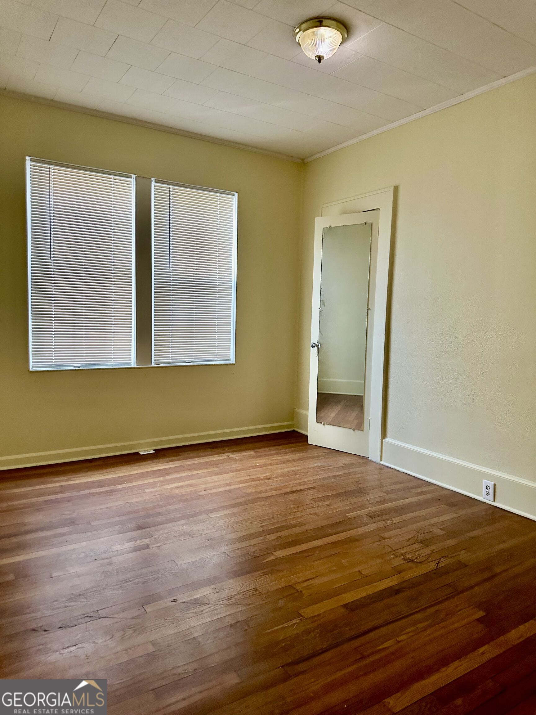403 E Elm Street Property Photo 7