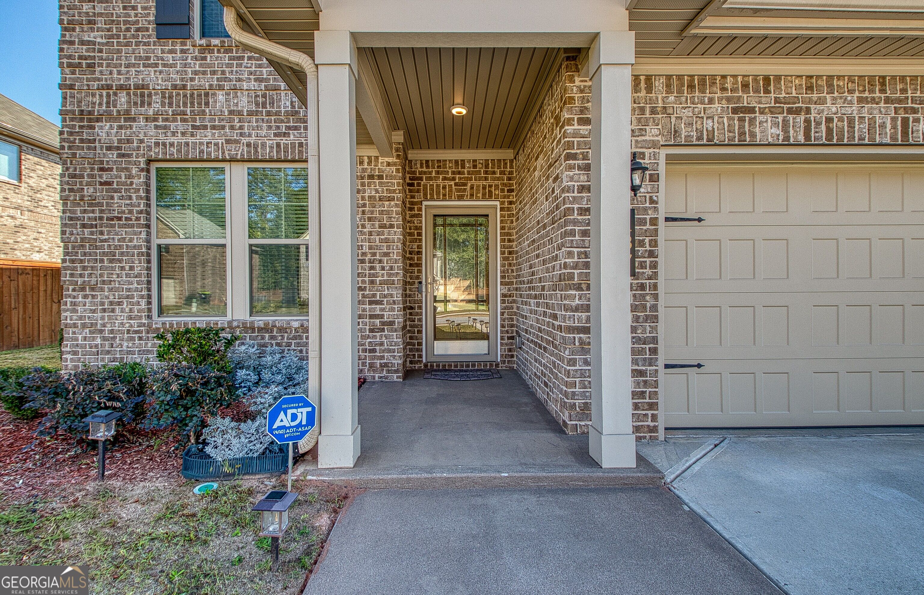 137 Cabin Way Property Photo 3
