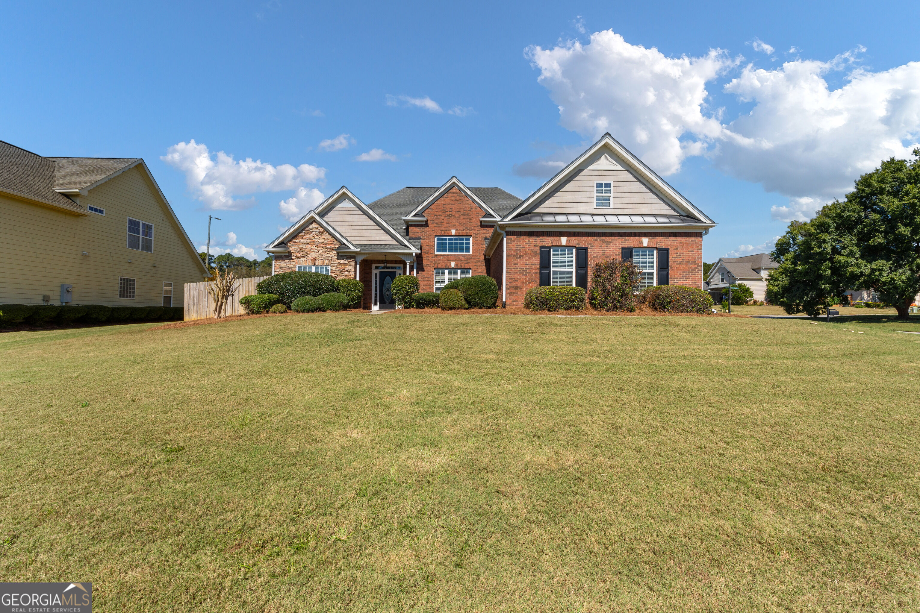 240 White Flower Circle Property Photo 2