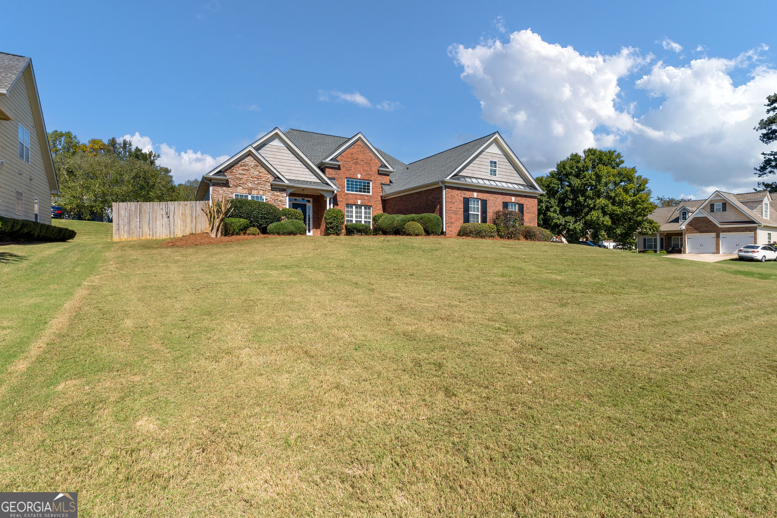 240 White Flower Circle Property Photo 3