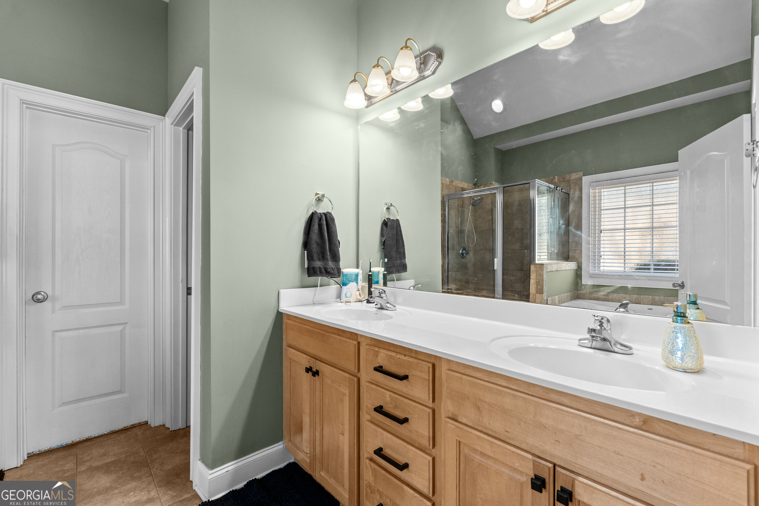 240 White Flower Circle Property Photo 14