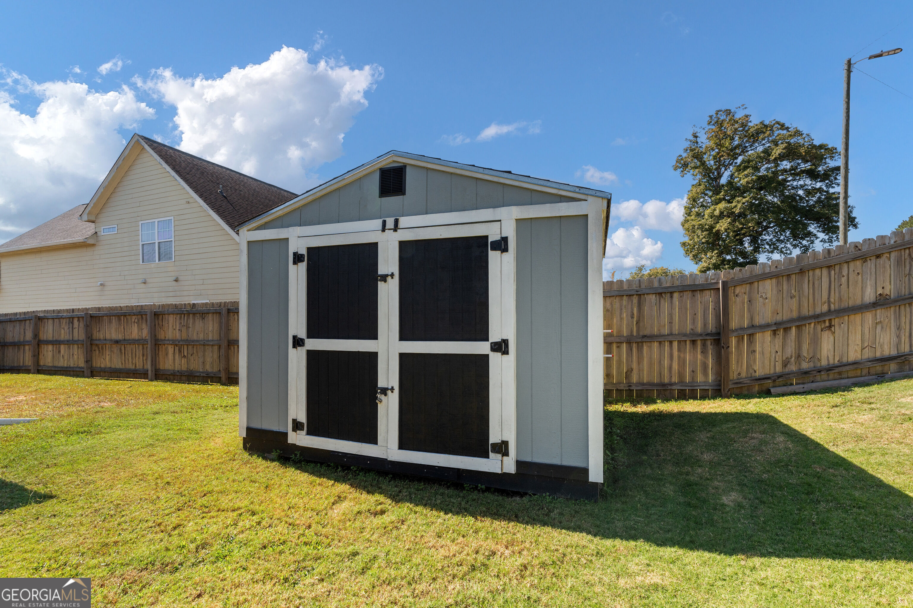 240 White Flower Circle Property Photo 32