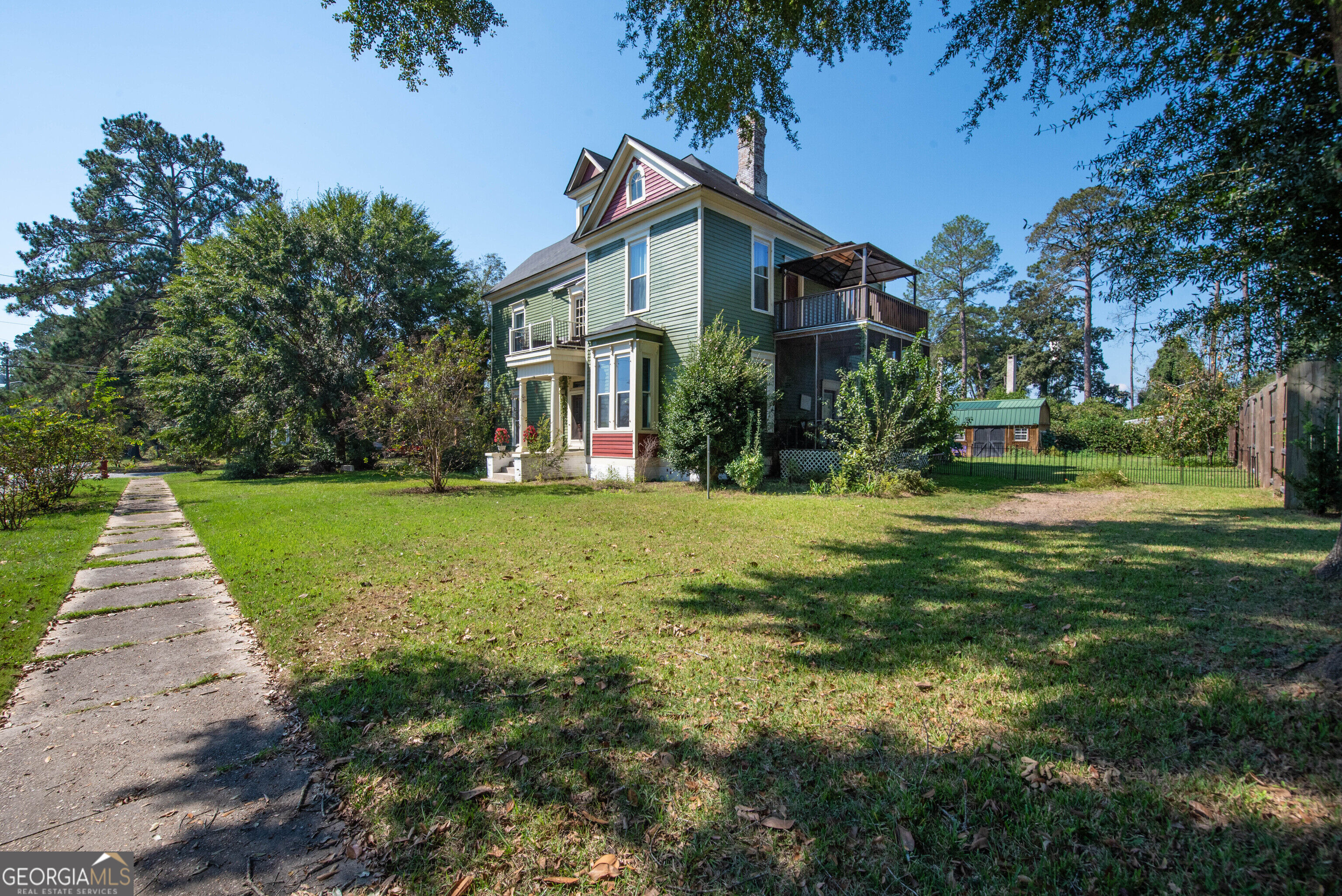 110 E Artesian Avenue Property Photo 1