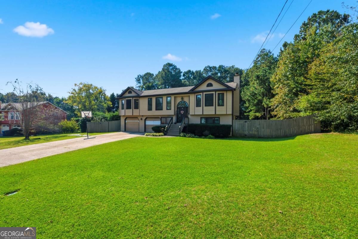 1490 Chalet Circle Property Photo 2