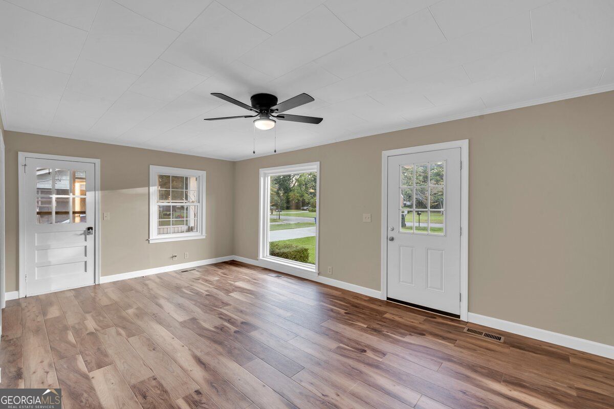 208 Comer Drive Property Photo 3