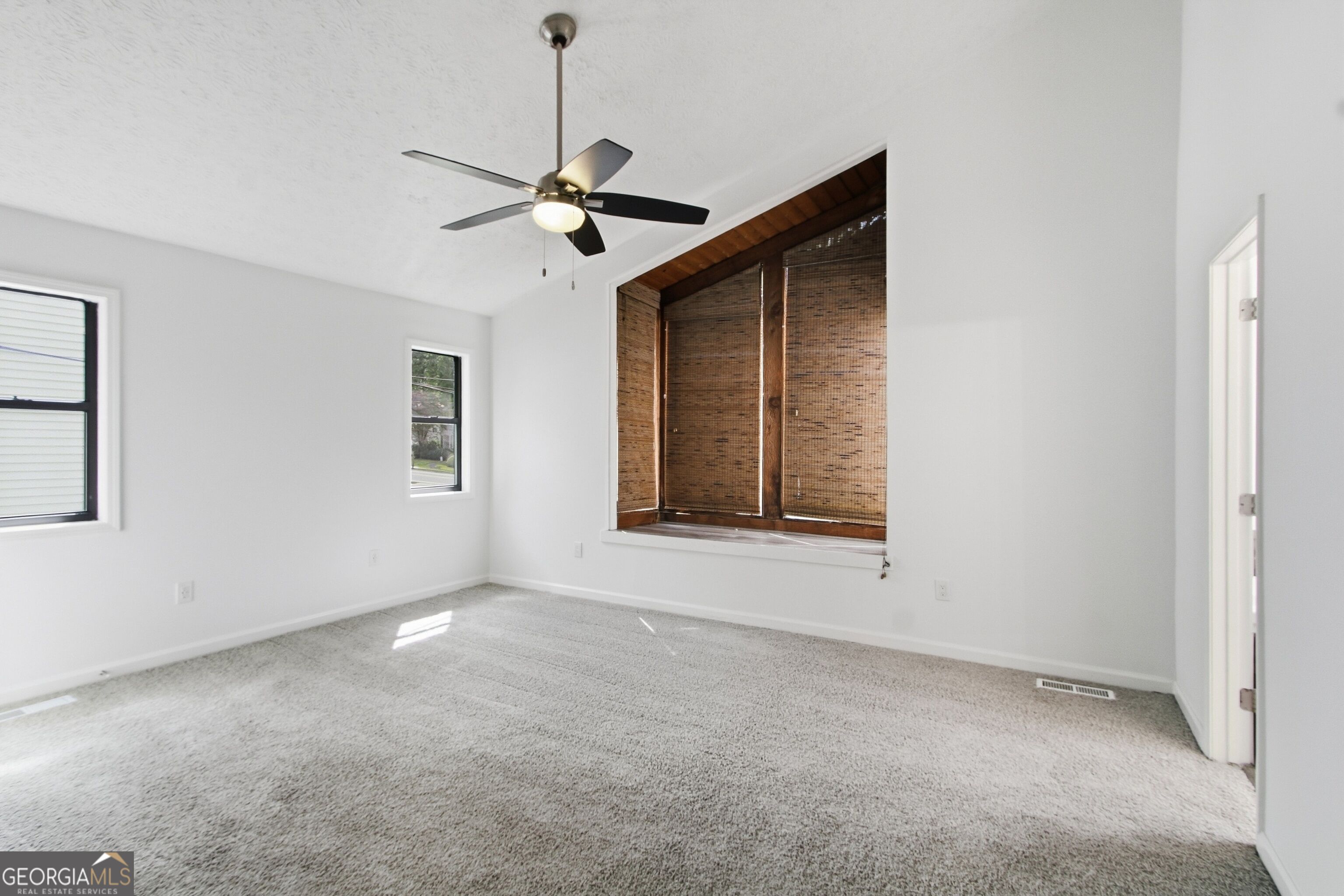 1907 Kemp Road Property Photo 4
