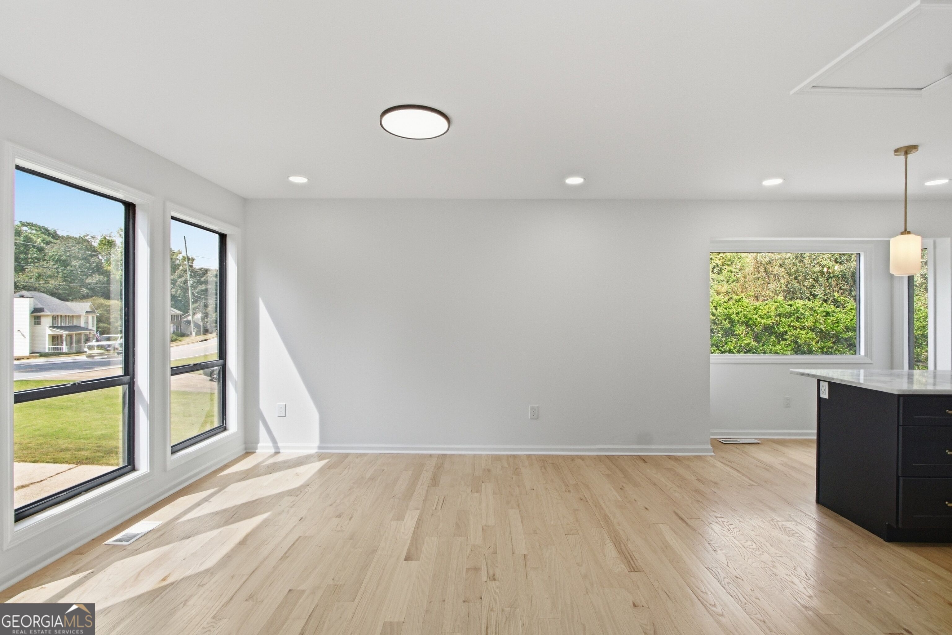 1907 Kemp Road Property Photo 8