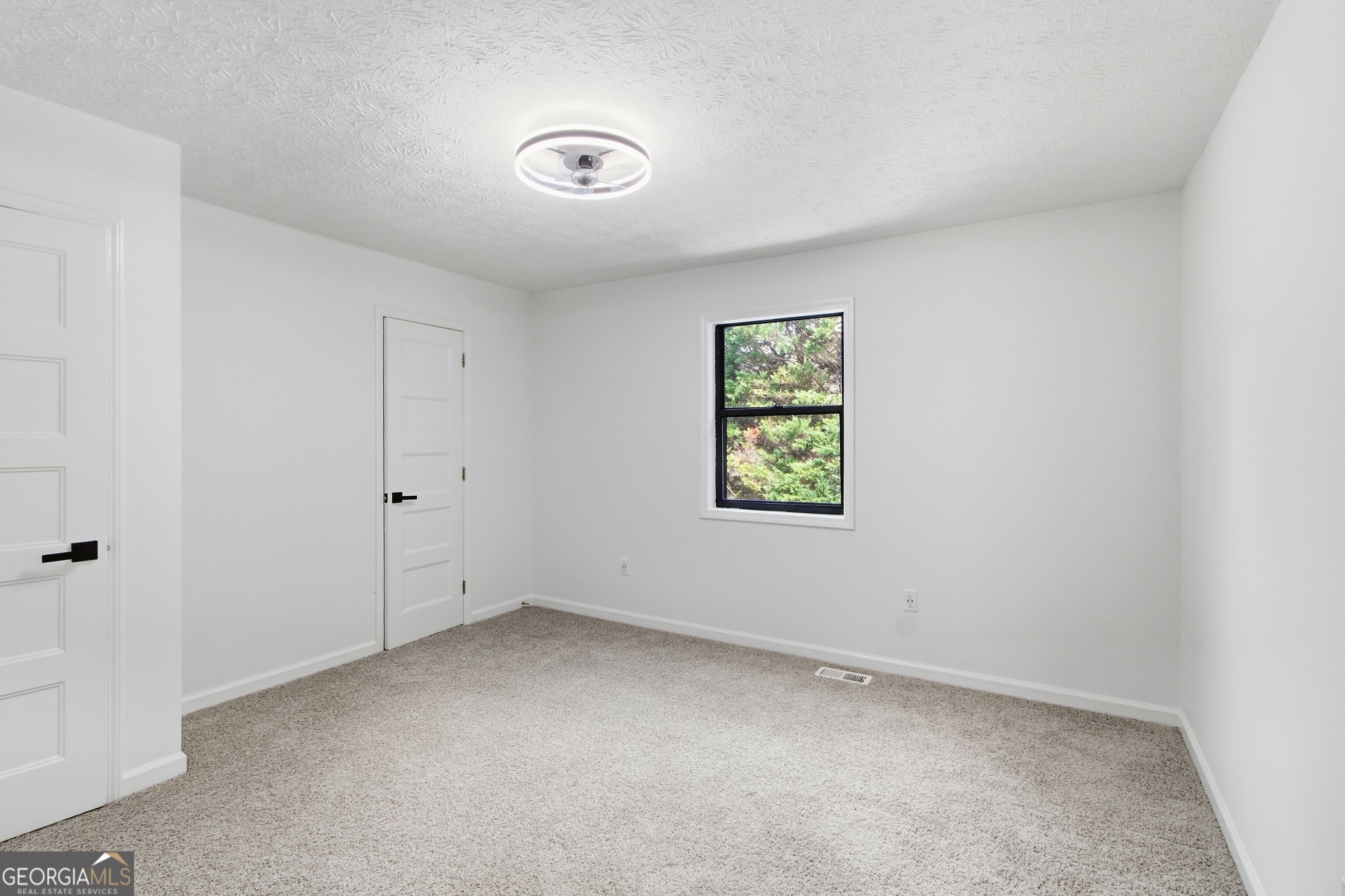 1907 Kemp Road Property Photo 12