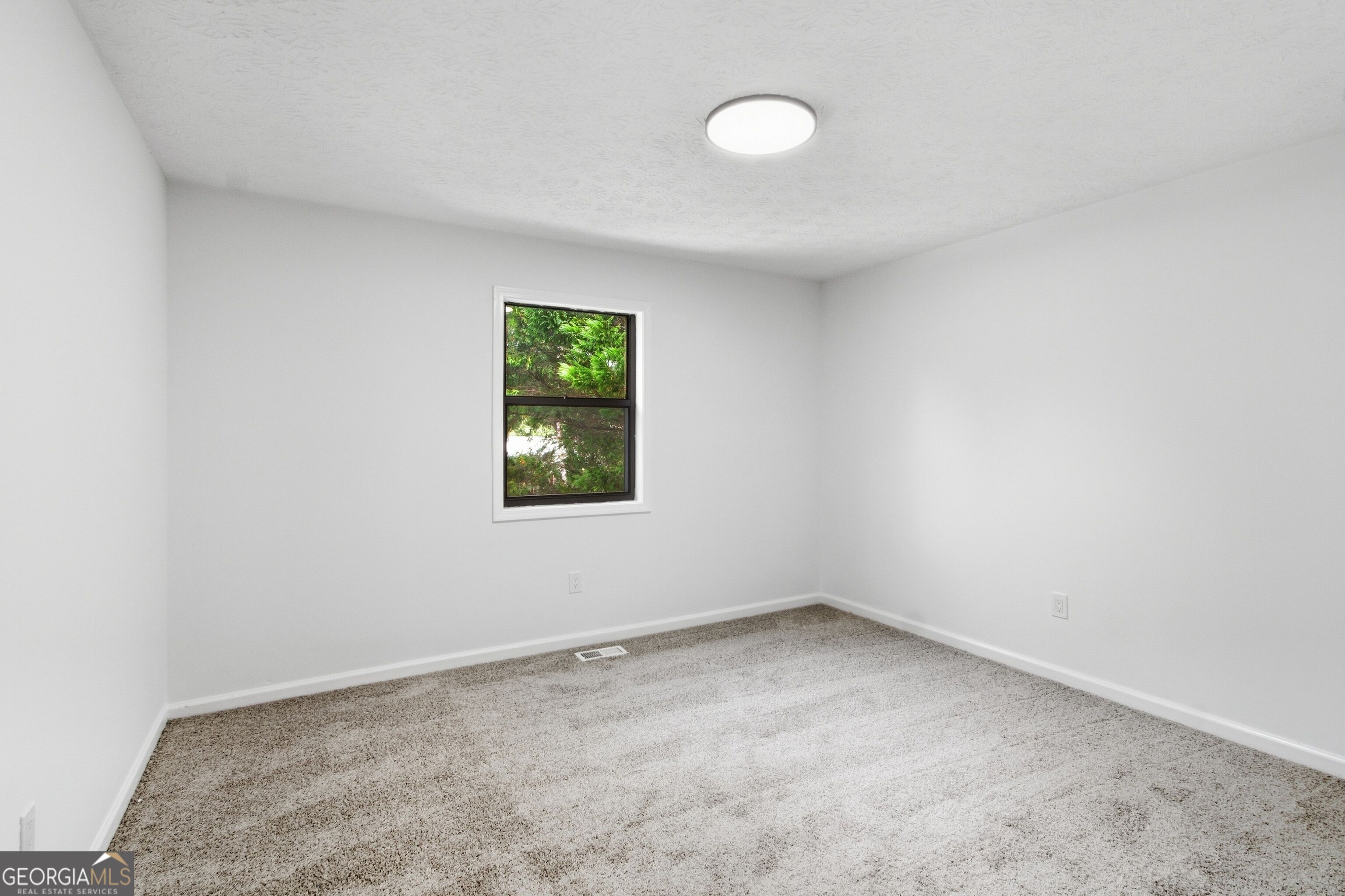 1907 Kemp Road Property Photo 13
