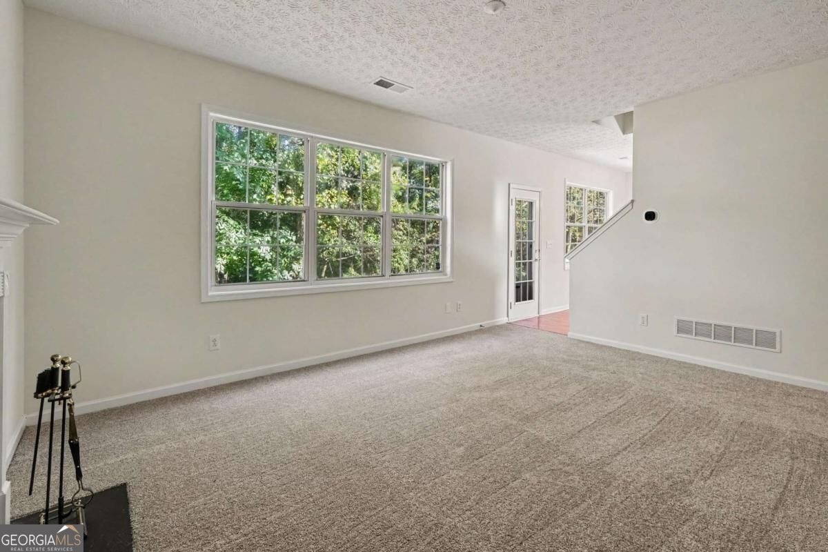 6915 Silver Bend Place Property Photo 6