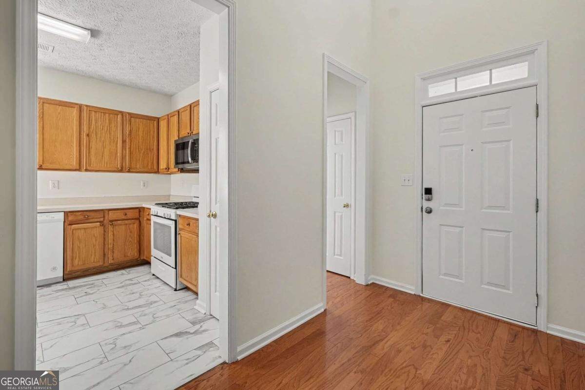6915 Silver Bend Place Property Photo 10