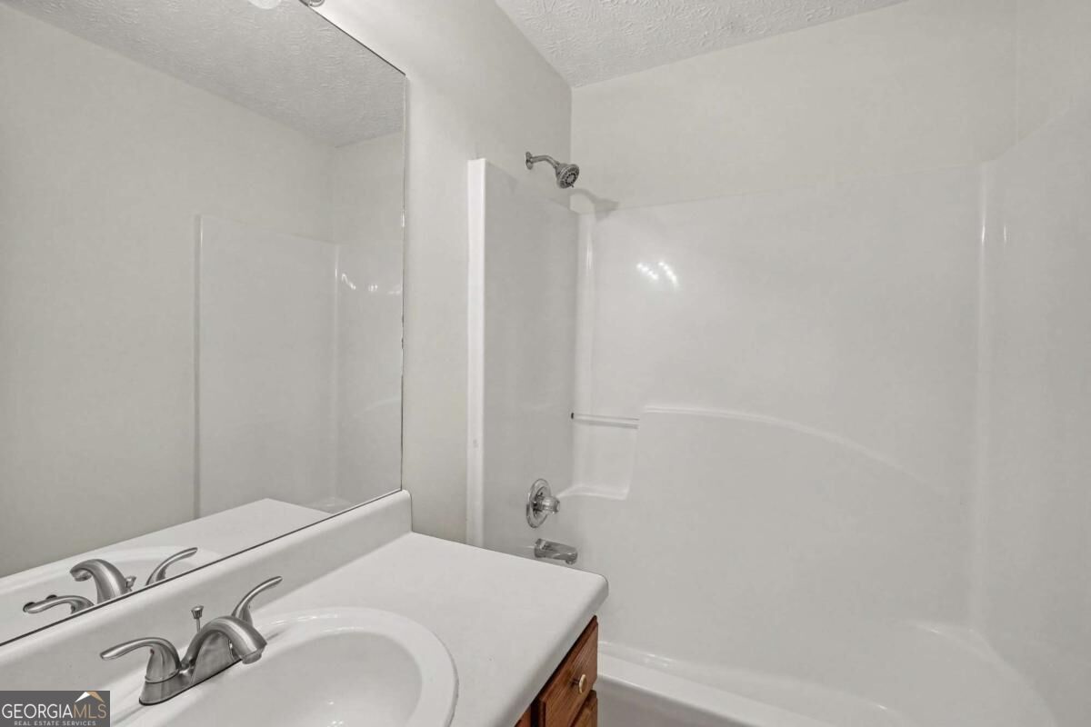 6915 Silver Bend Place Property Photo 16