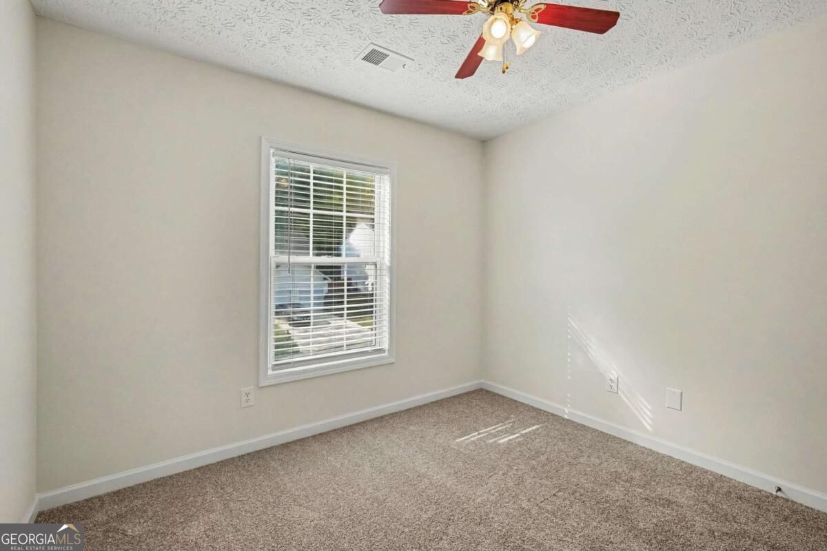 6915 Silver Bend Place Property Photo 18