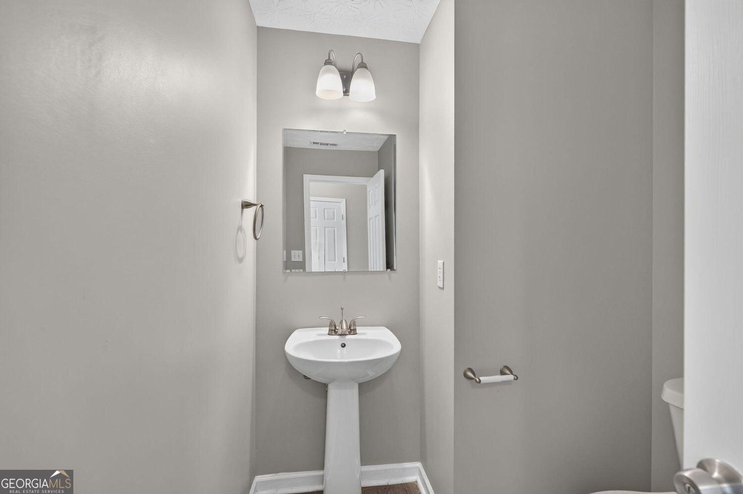 48 Chalet Crossing Property Photo 4