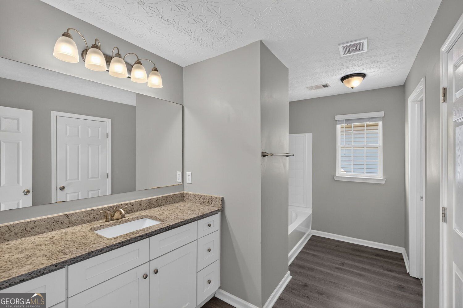 48 Chalet Crossing Property Photo 15