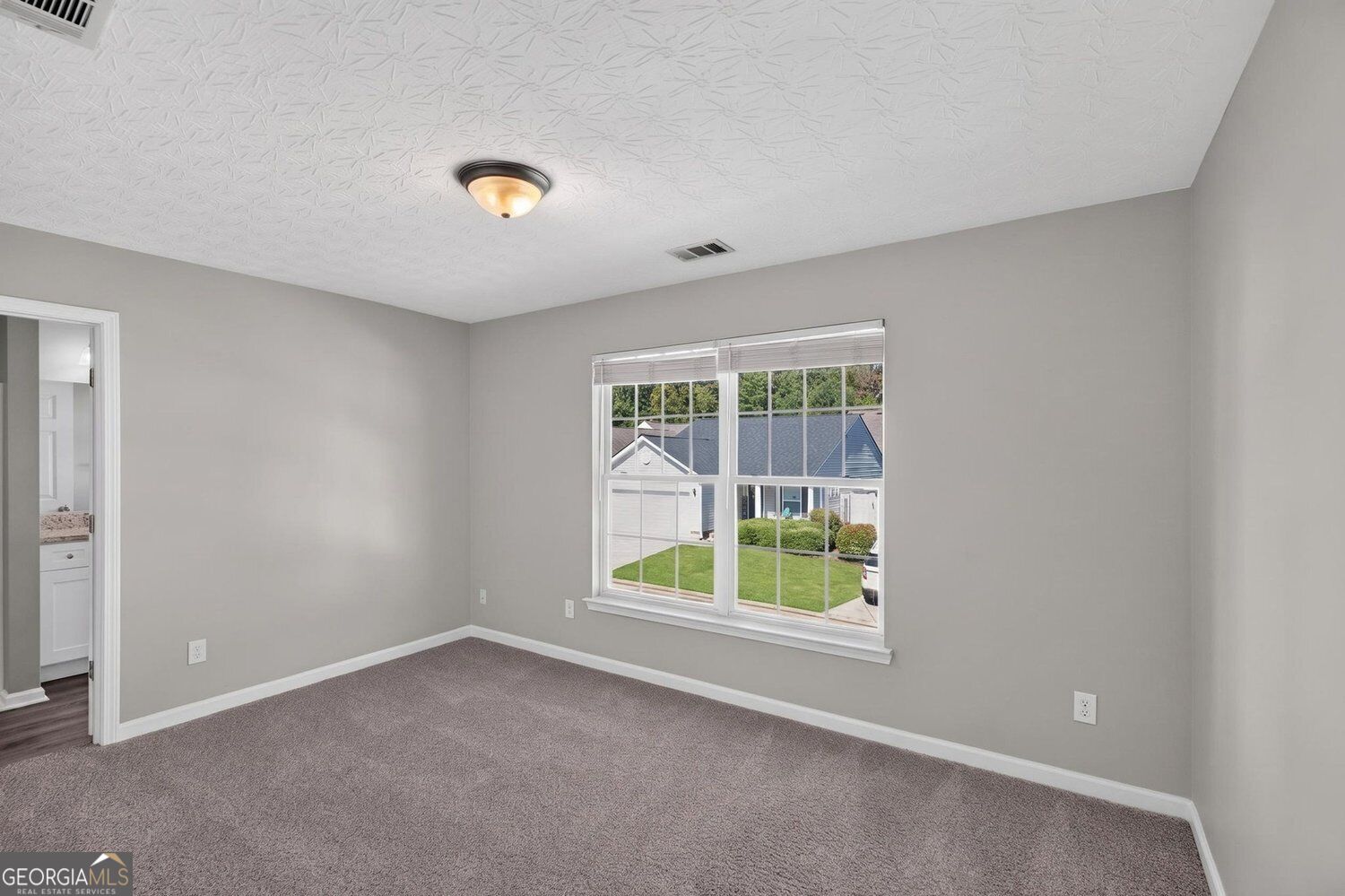 48 Chalet Crossing Property Photo 17