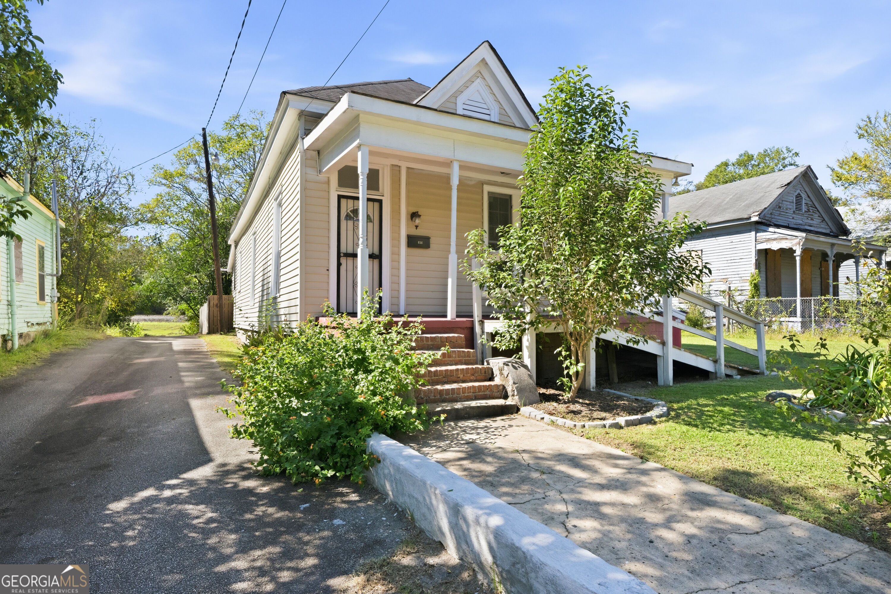 862 Elm Street Property Photo 1
