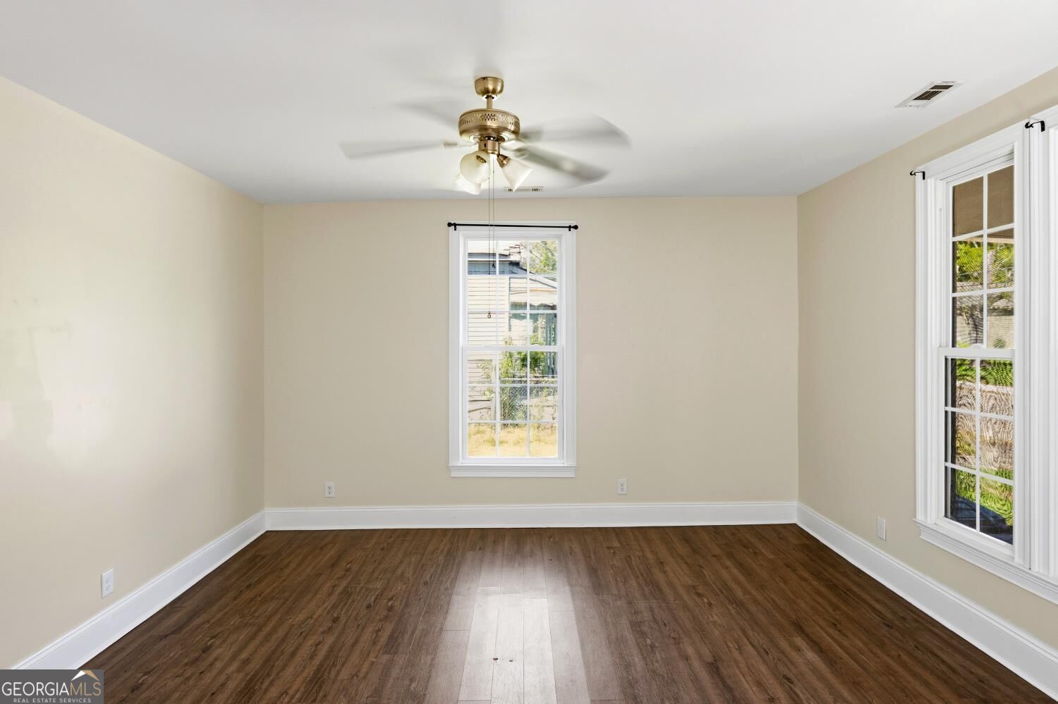 862 Elm Street Property Photo 6