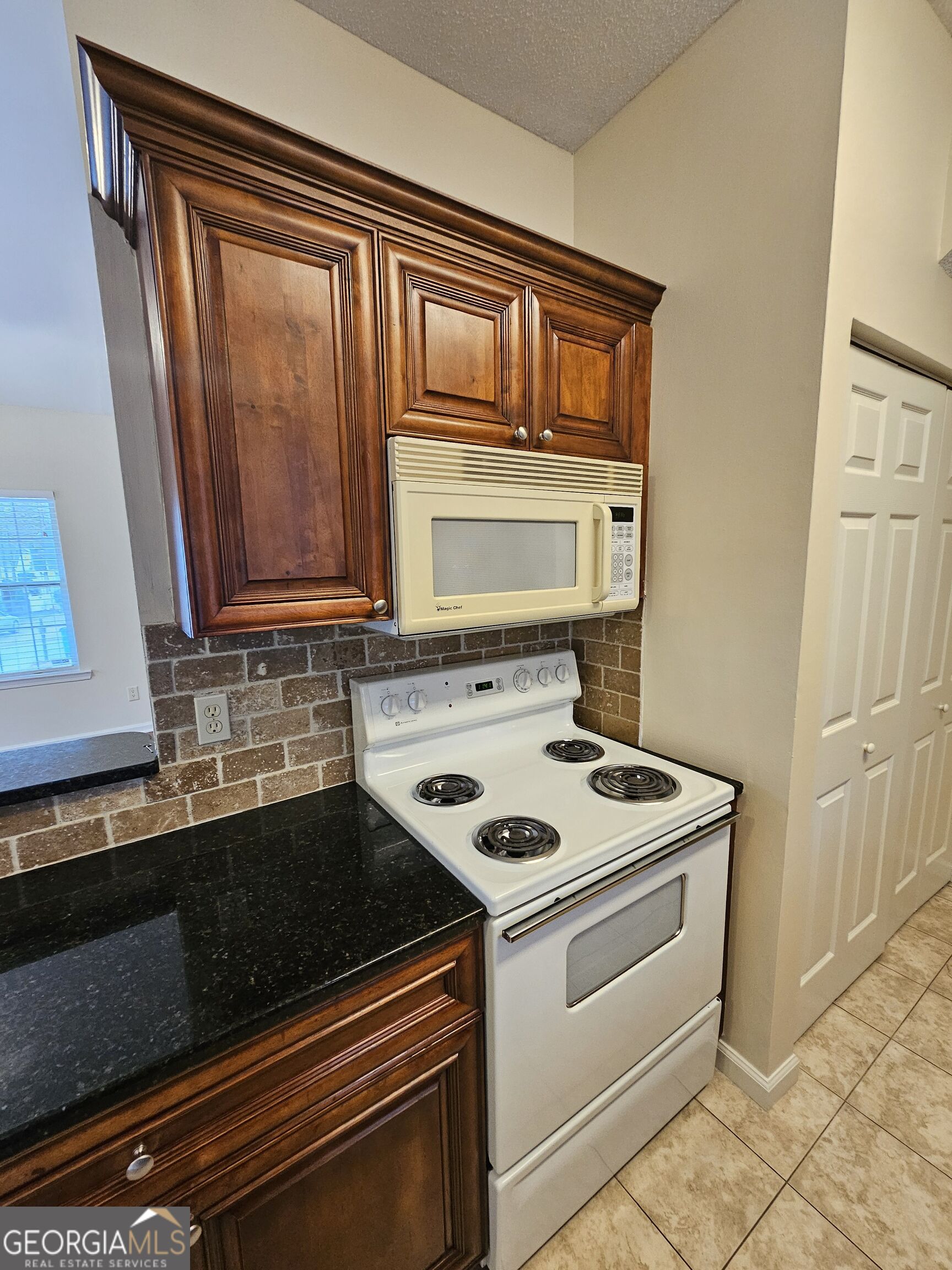 551 N Fairfield Drive Property Photo 8