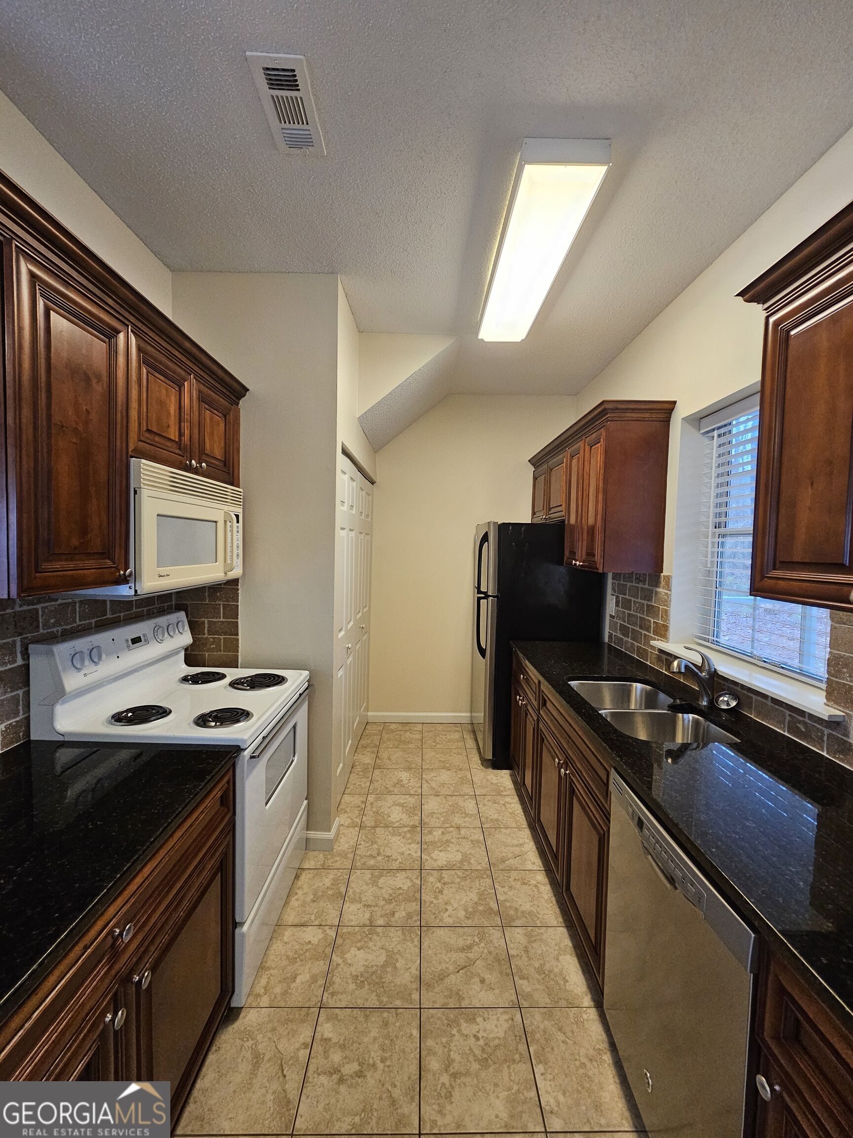 551 N Fairfield Drive Property Photo 16