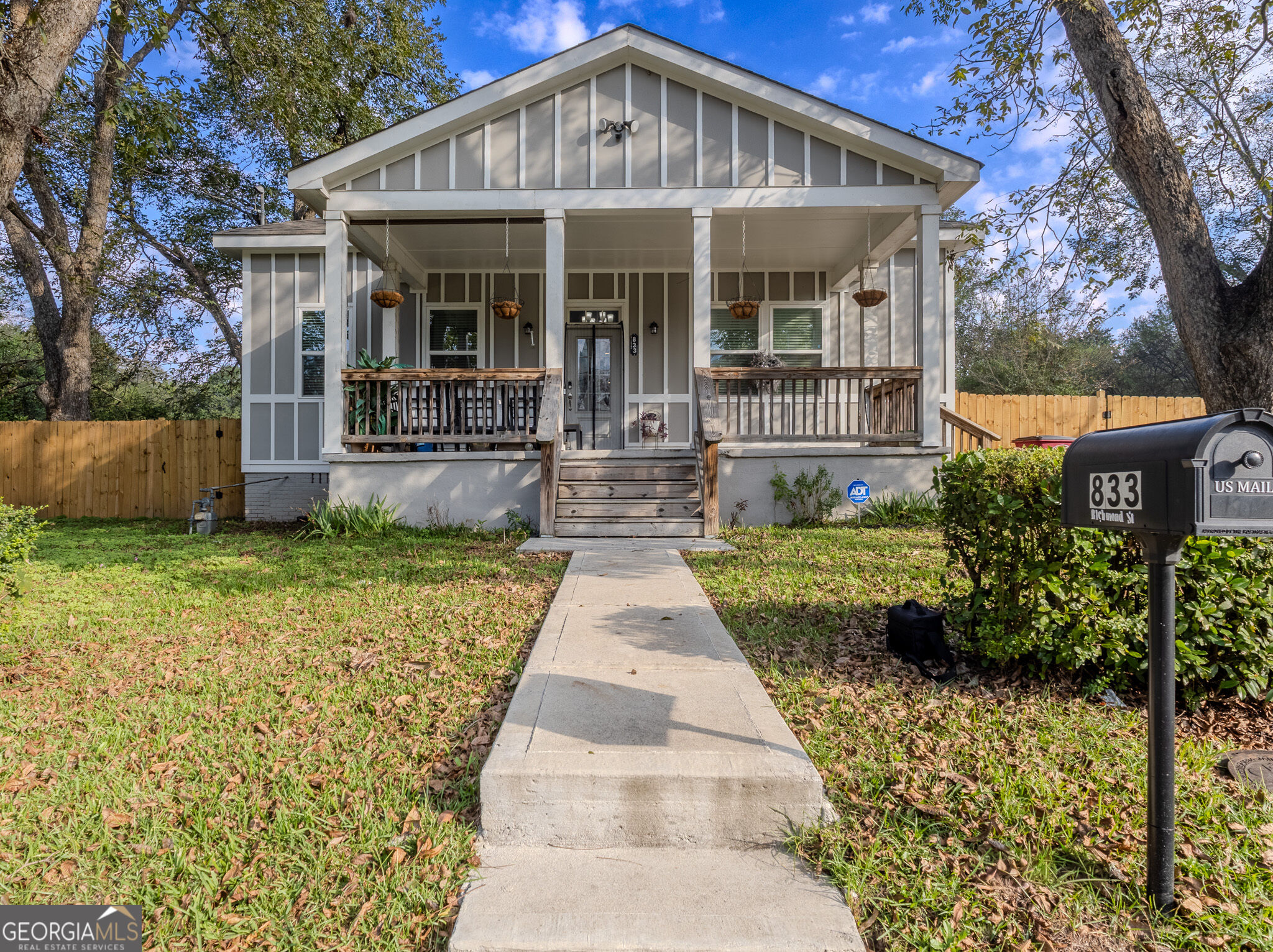 833 Richmond Street Property Photo 2