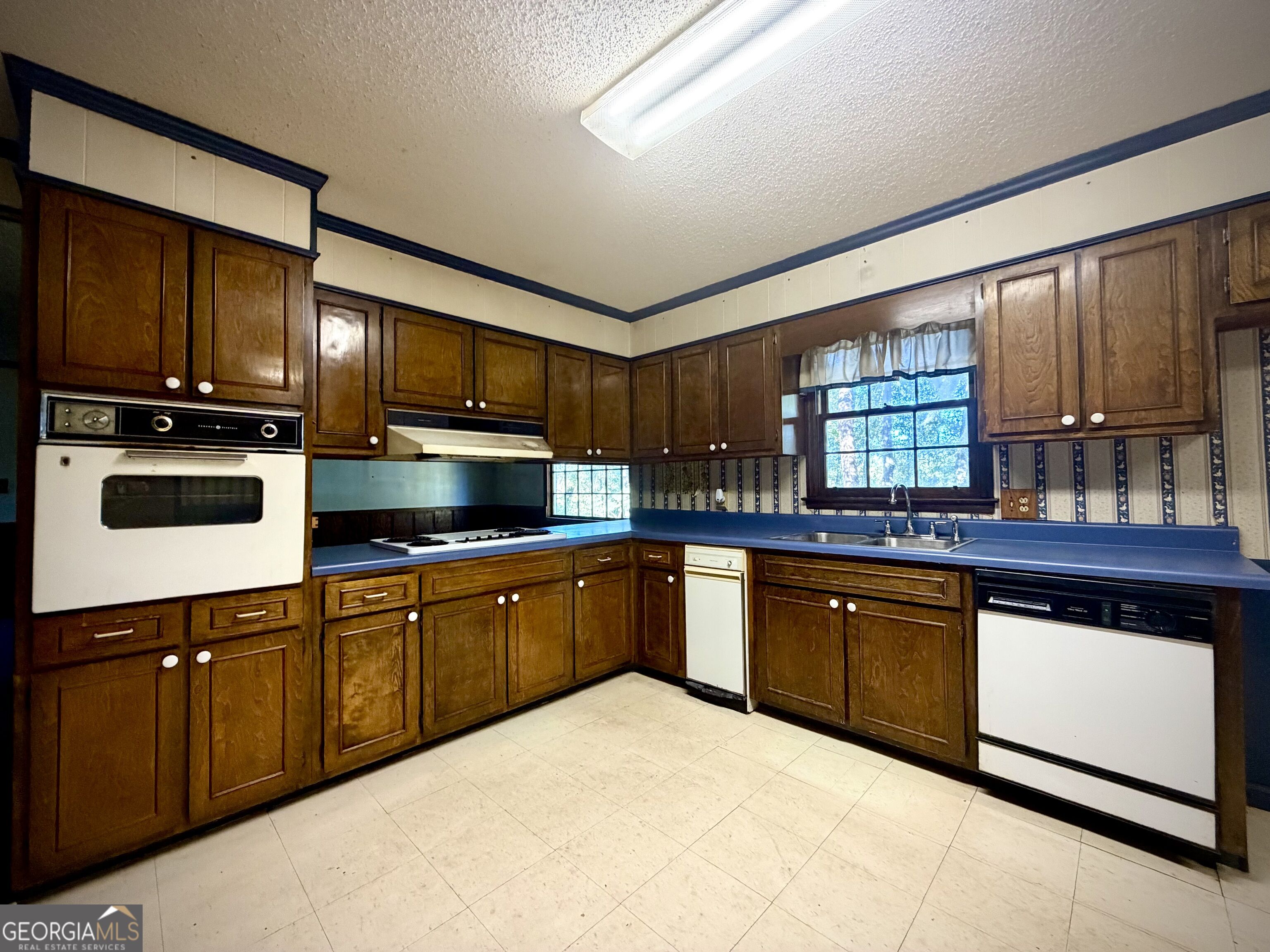 511 Brookdale Drive Property Photo 3