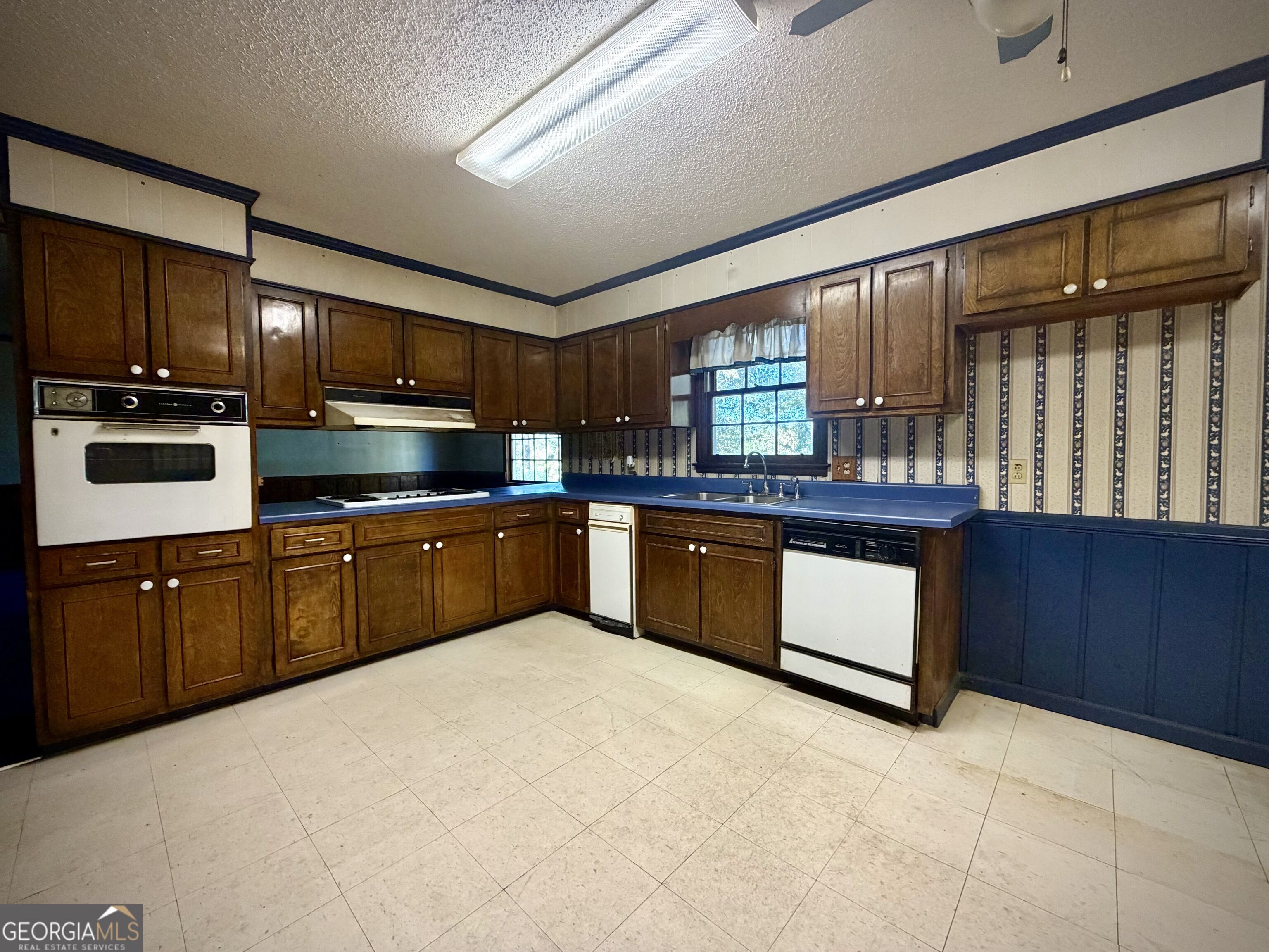 511 Brookdale Drive Property Photo 4