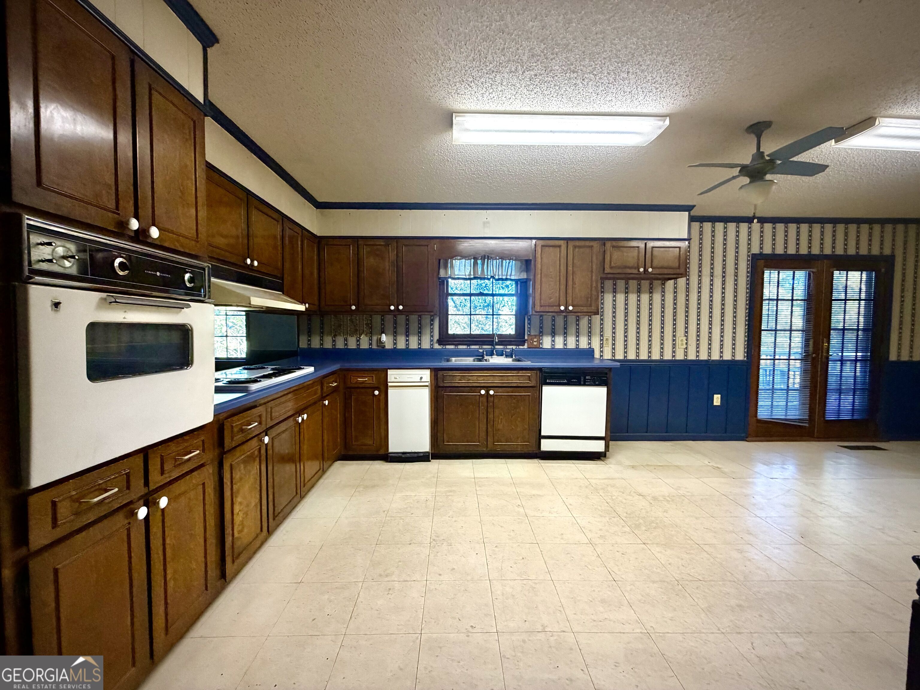 511 Brookdale Drive Property Photo 5