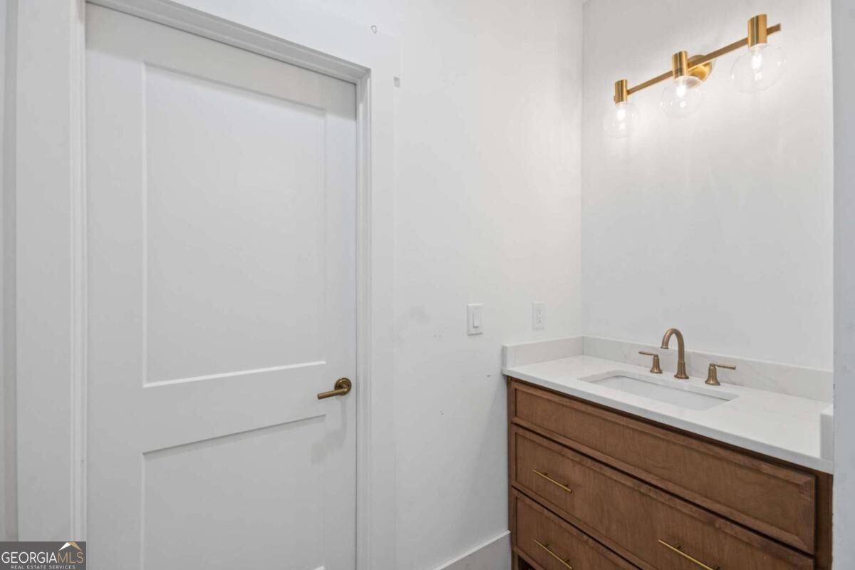 10745 Waters Road Property Photo 32