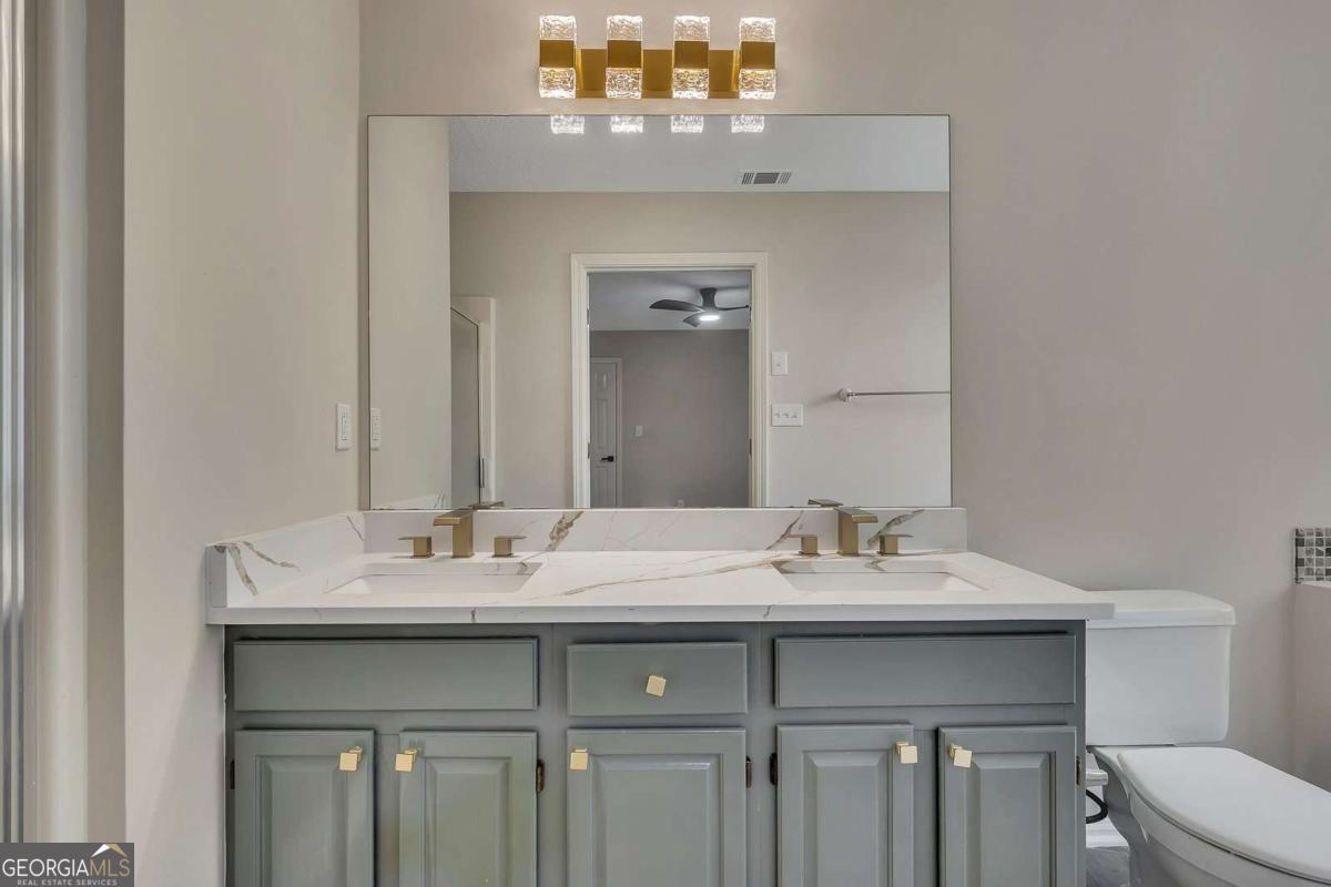 4704 Vineyard Court Se Property Photo 15