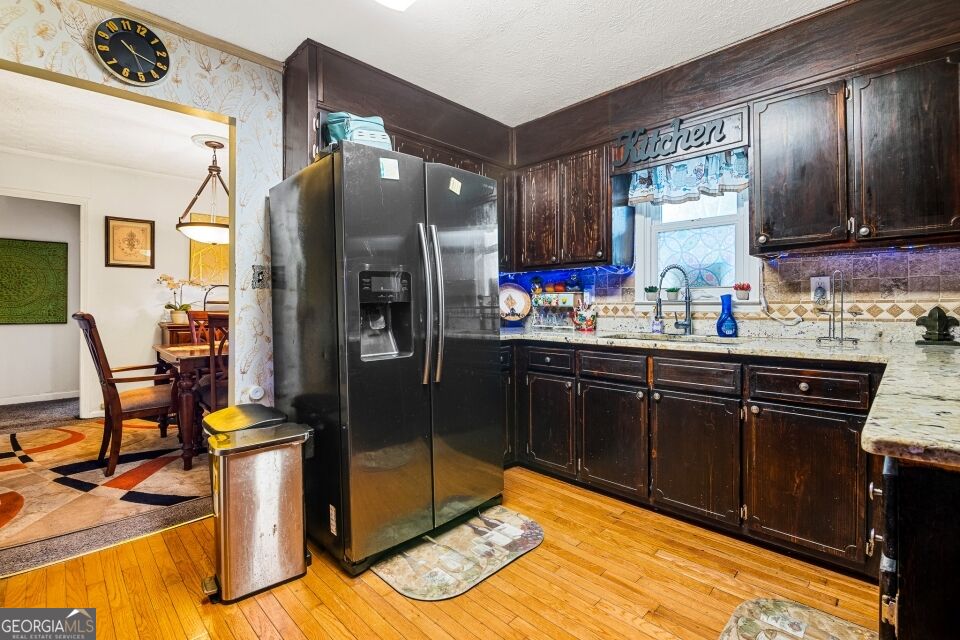 5846 Fox Run Property Photo 8