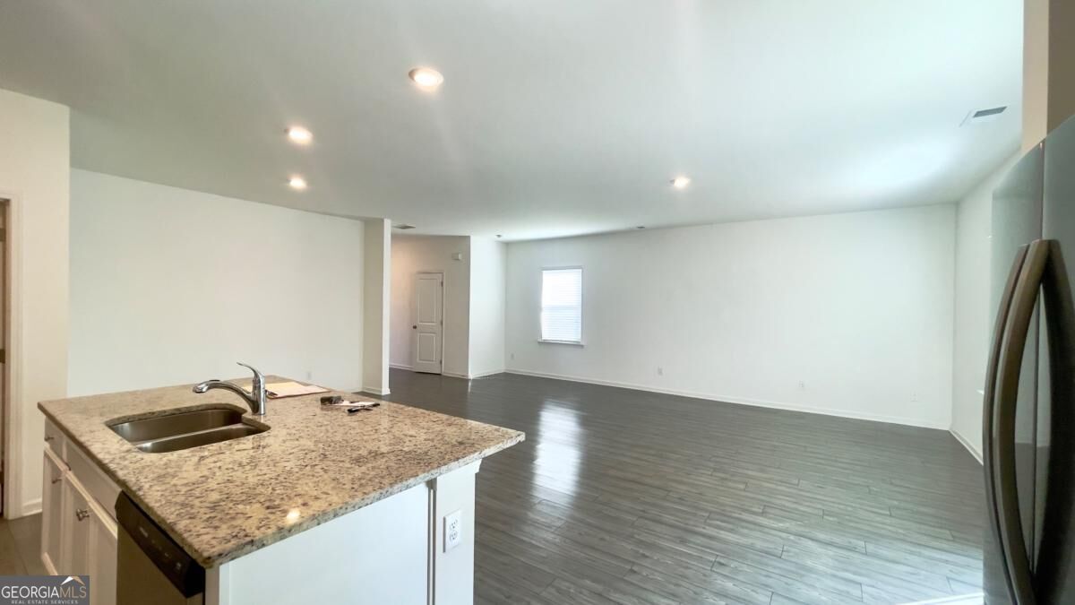 392 Golden Eagle Parkway Property Photo 6