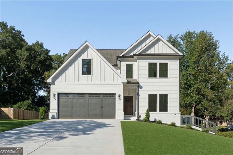 2425 Elmwood Circle Property Photo 1