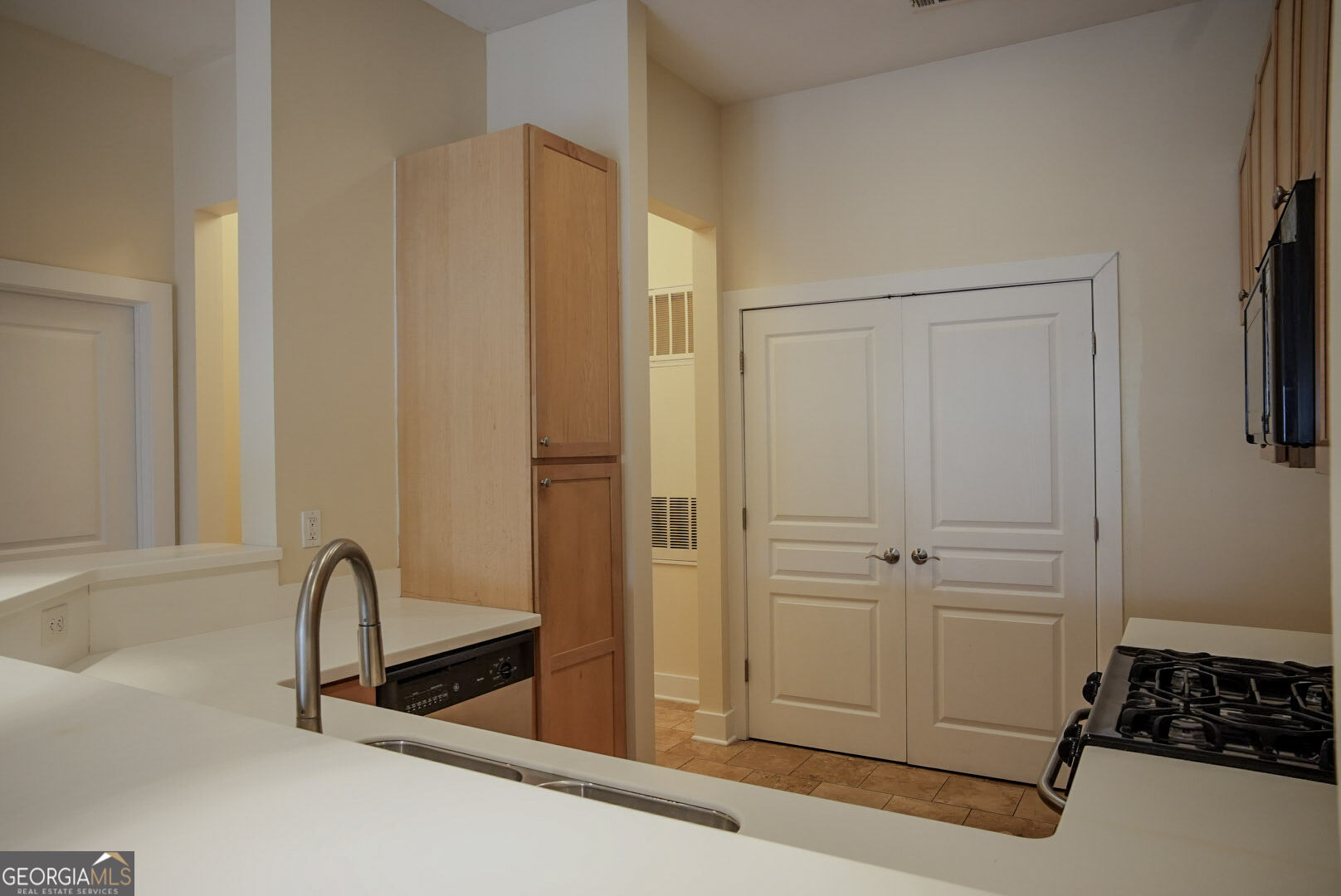 799 Hammond Drive # 113 Property Photo 15
