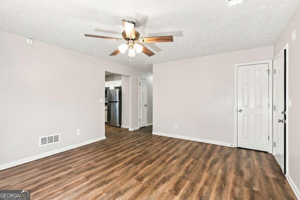 512 Chestnut Lane Property Photo 4