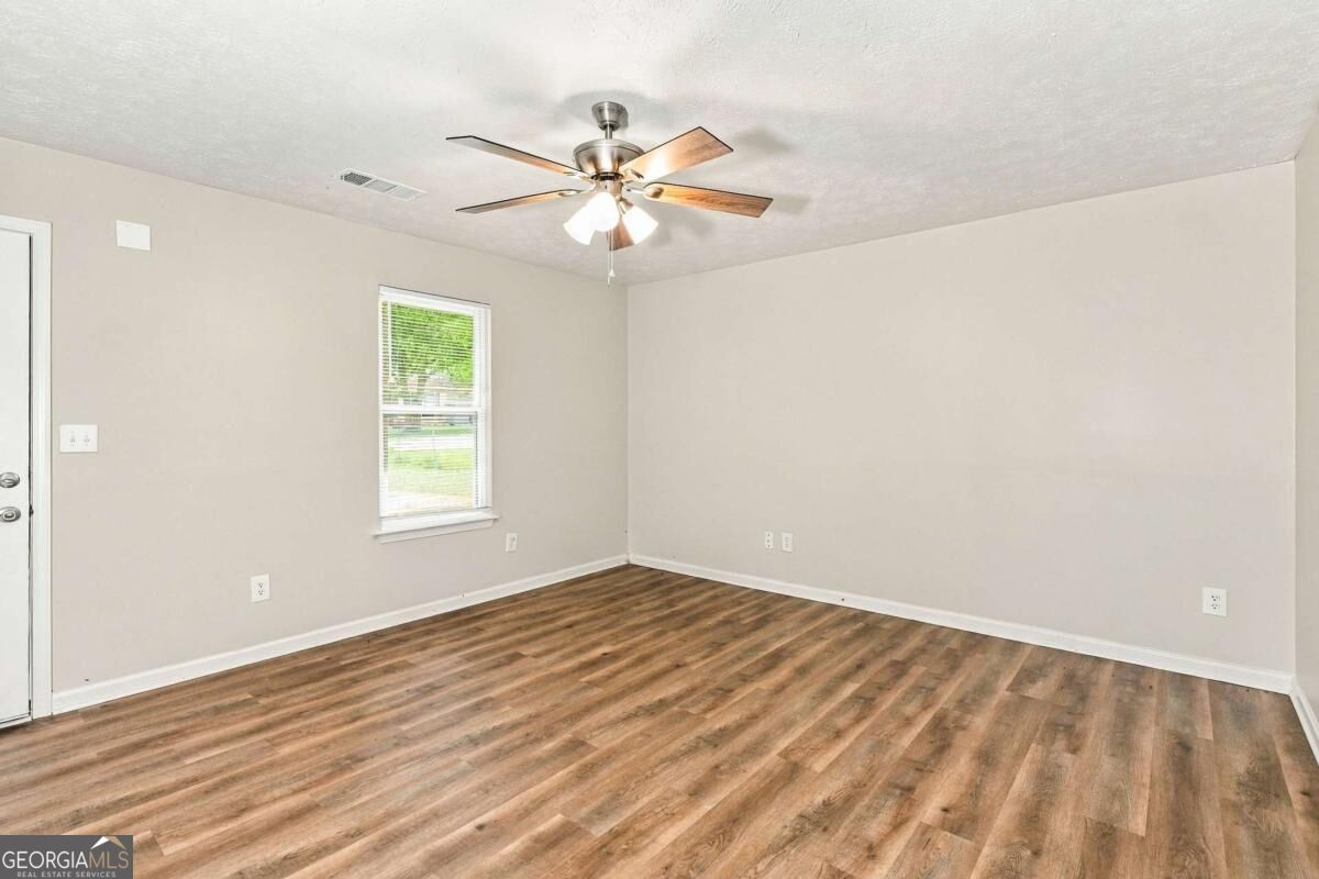 512 Chestnut Lane Property Photo 5