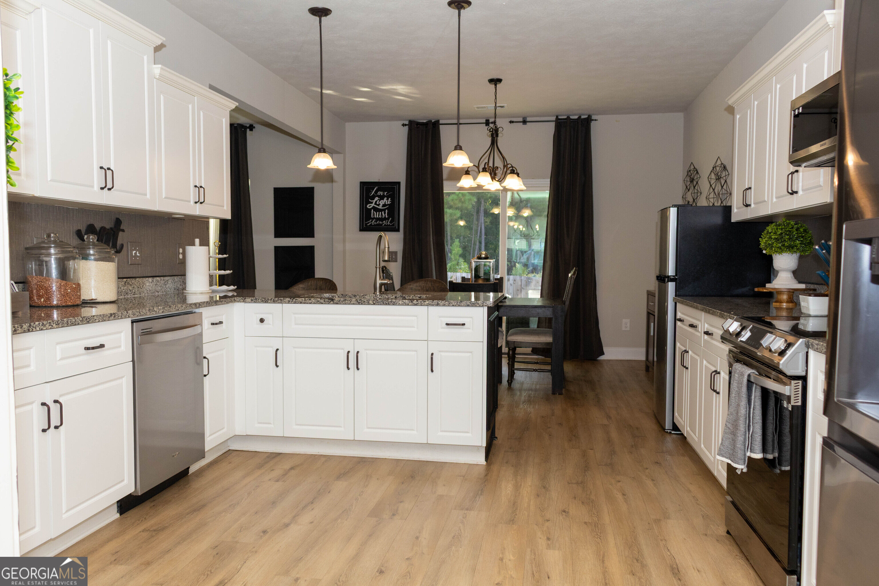 713 Sweetgrass Circle Property Photo 3